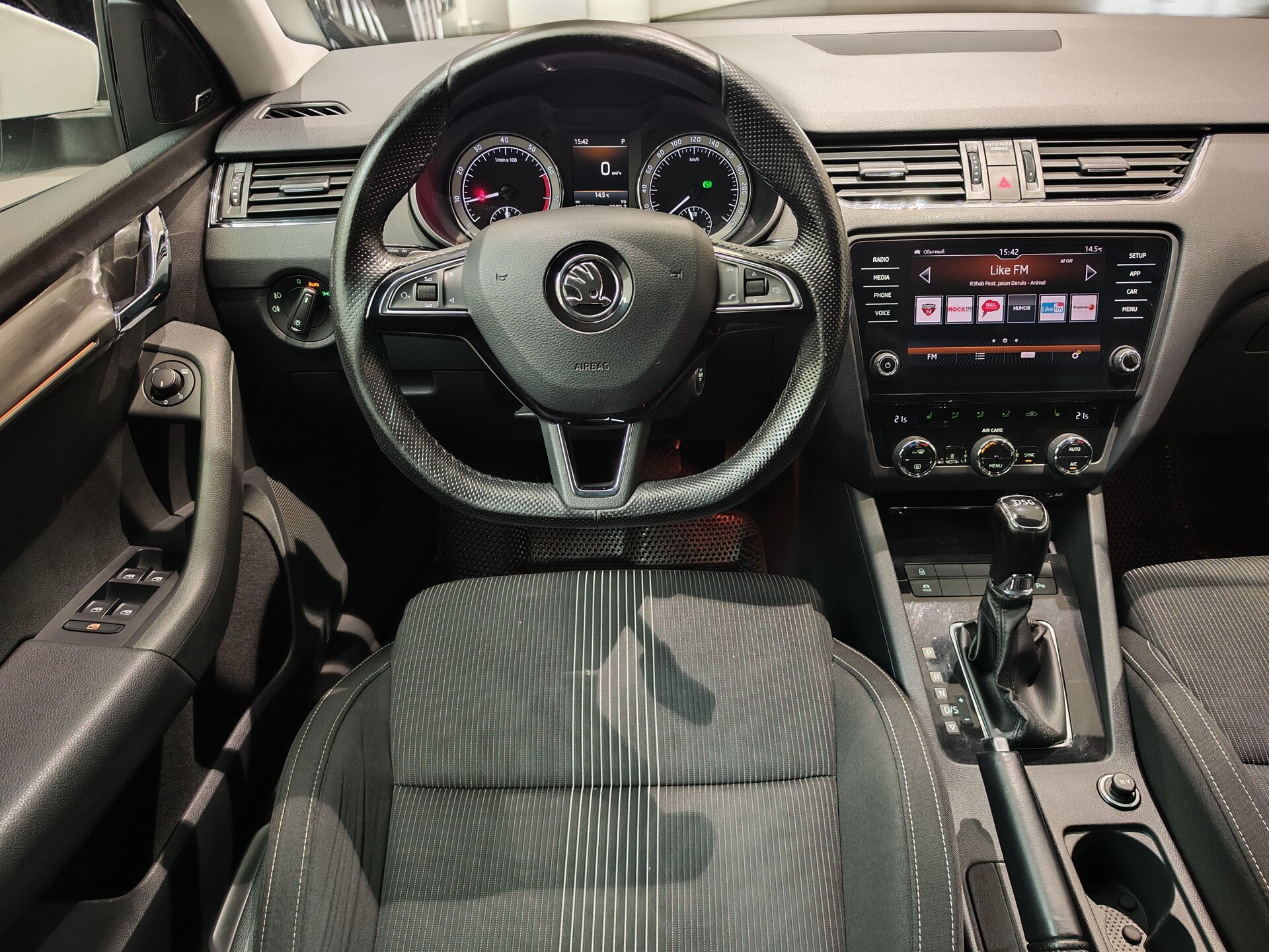 Автомобиль Skoda Octavia 1.8 AMT (180 л.с.) - 16