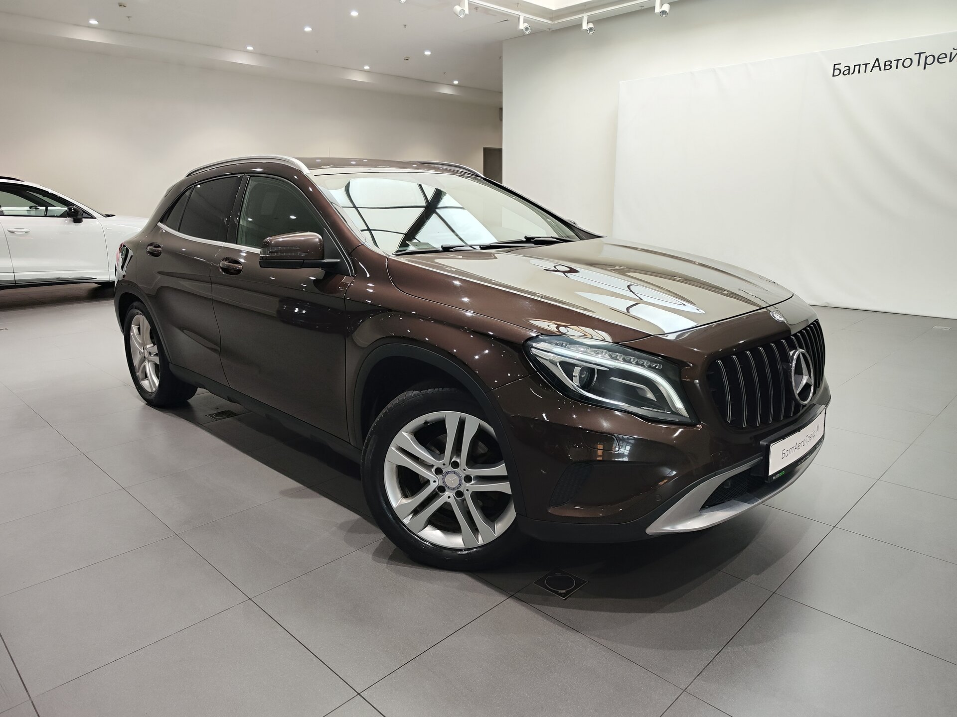 Автомобиль Mercedes-Benz GLA 200 1.6 AMT (156 л.с.) - 3