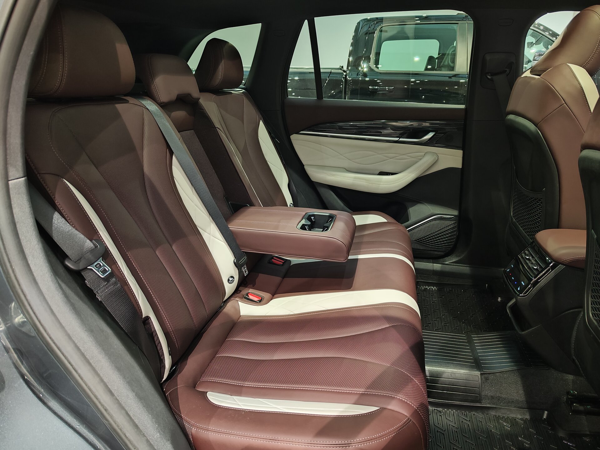 Автомобиль Geely Monjaro 2.0 AT (238 л.с.) 4WD - 13