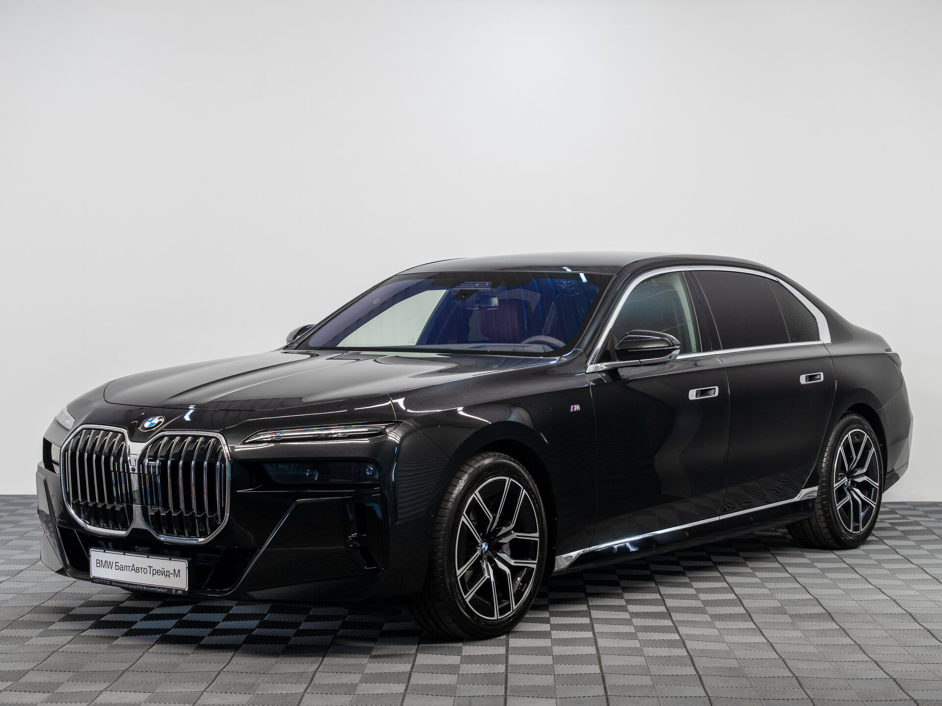 Автомобиль BMW 7 серии 740i xDrive 3.0 AT (380 л.с.) 4WD - 1