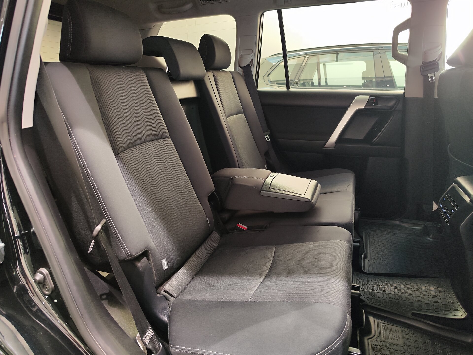 Автомобиль Toyota Land Cruiser Prado 2.8d AT (177 л.с.) 4WD - 10