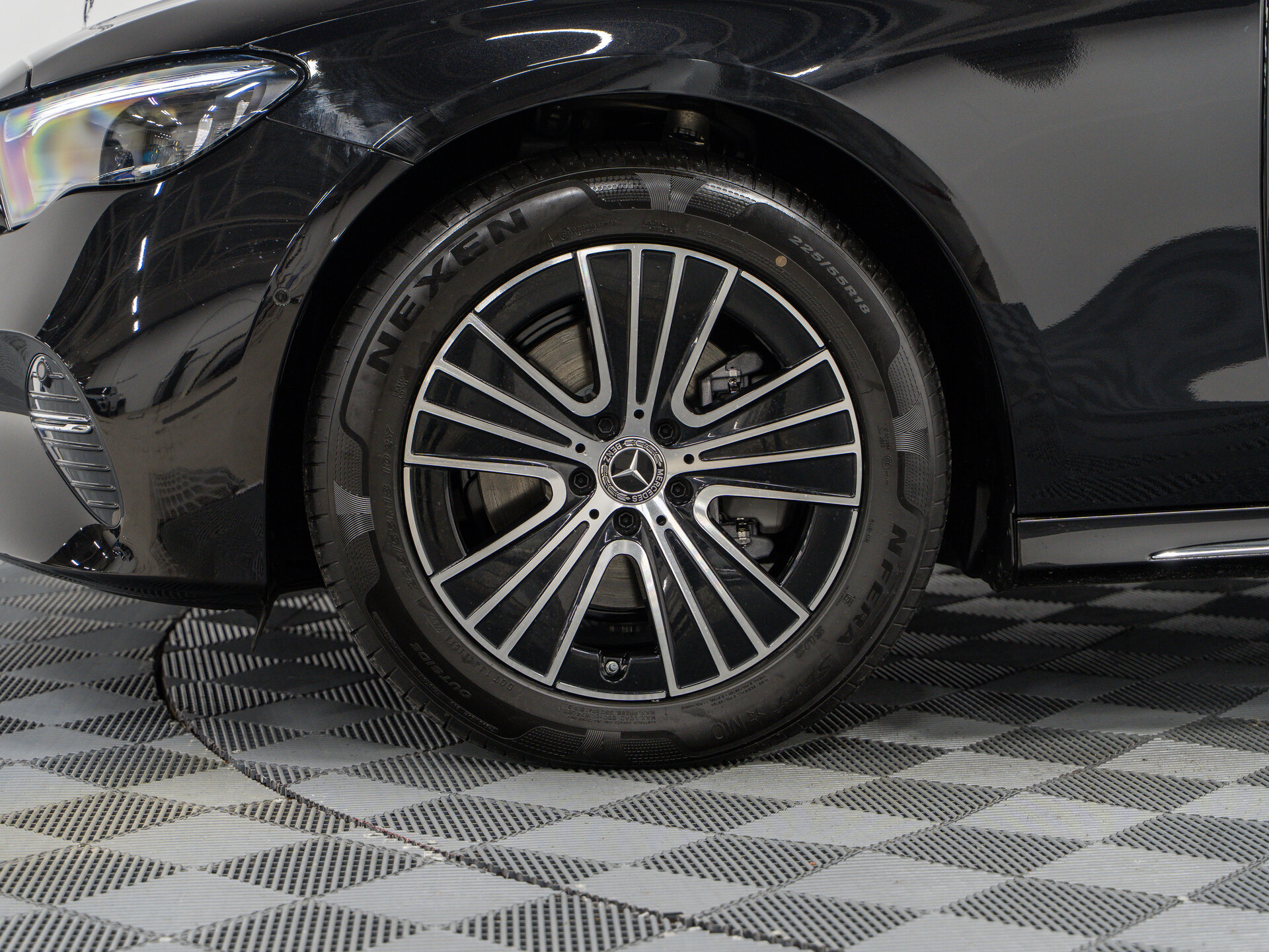 Автомобиль Mercedes-Benz E-Класс 260 L 2.0 AT (204 л.с.) 4WD - 3