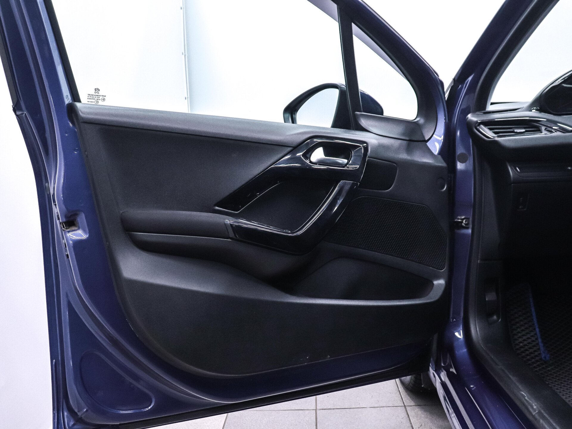 Peugeot 208 2013 7