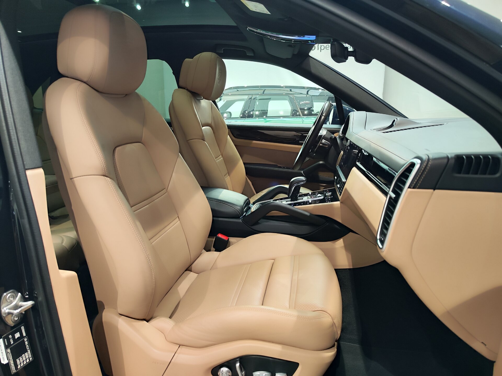Автомобиль Porsche Cayenne 3.0 AT (340 л.с.) 4WD - 14