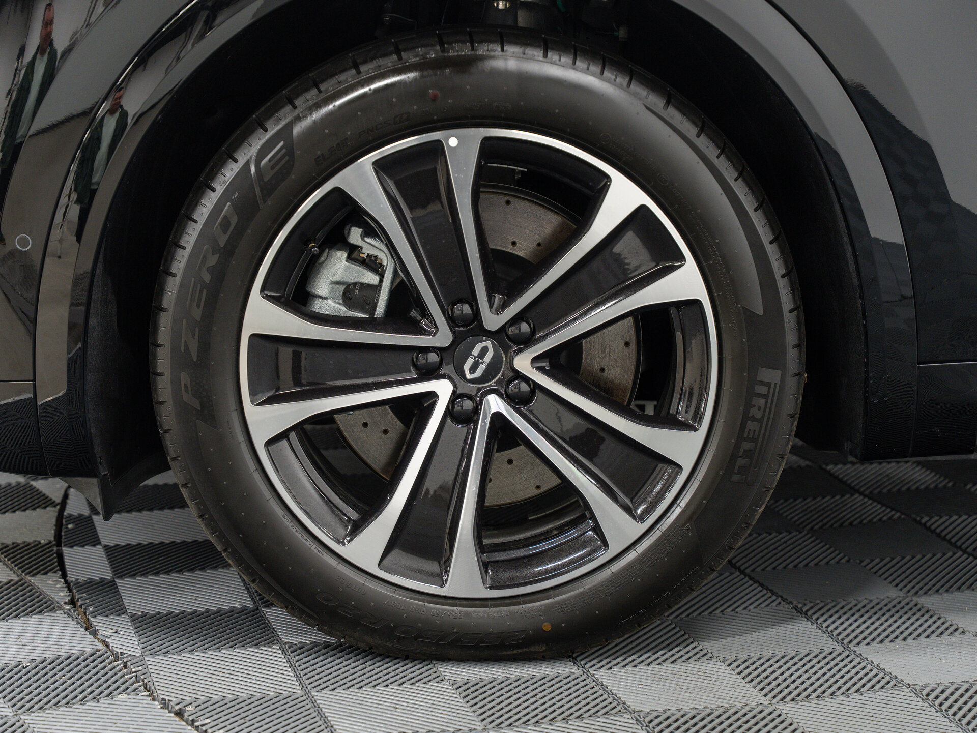Автомобиль Aito M7 53.4 kWh 1.5hyb AT (533 л.с.) 4WD - 3