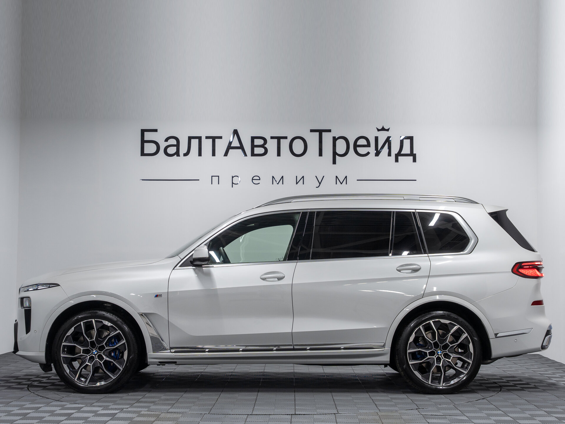 Автомобиль BMW X7 40i 3.0 AT (381 л.с.) 4WD - 12