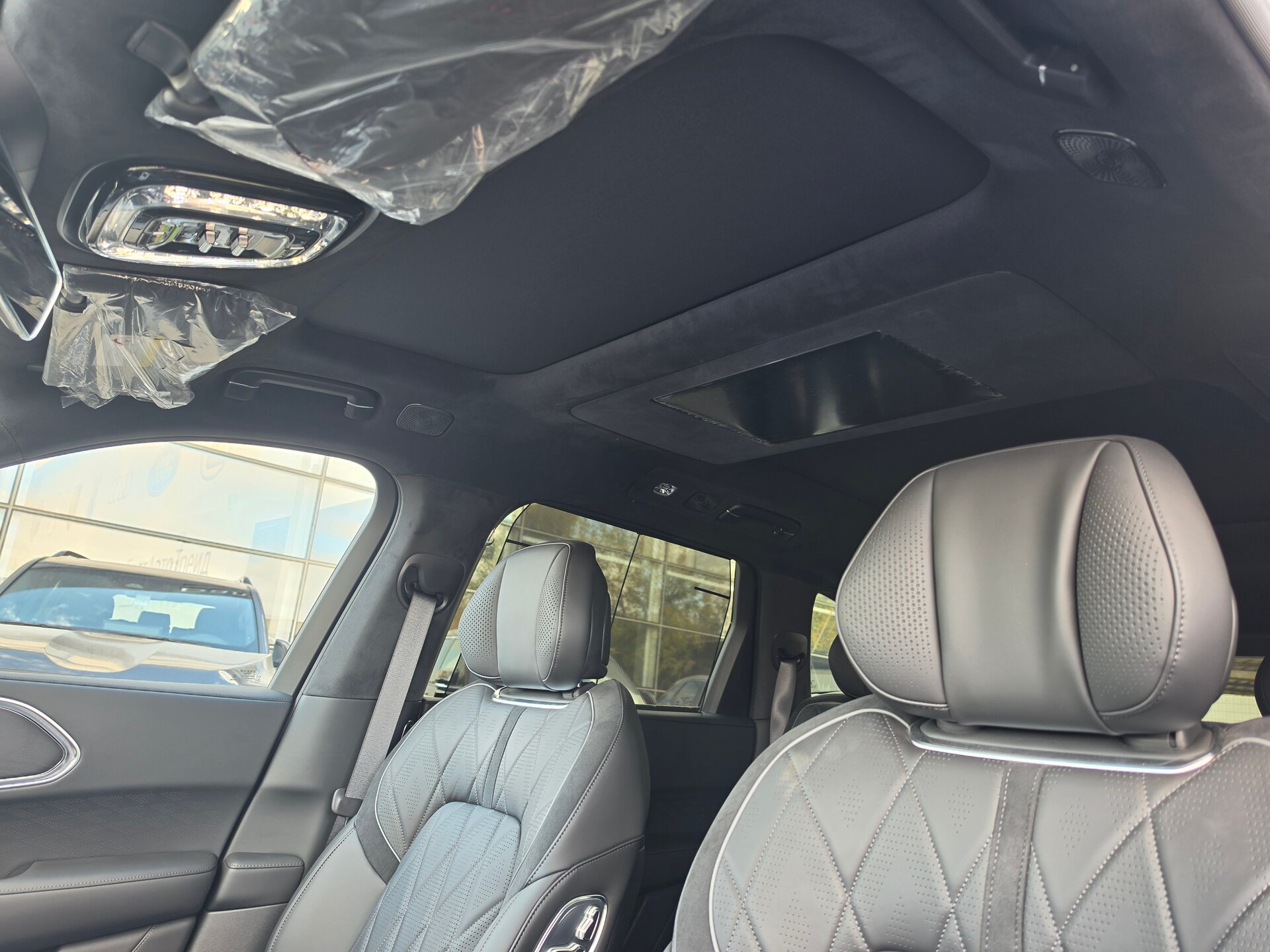 Автомобиль Zeekr 8X 70 kWh 2.0hyb AT (898 л.с.) 4WD - 13