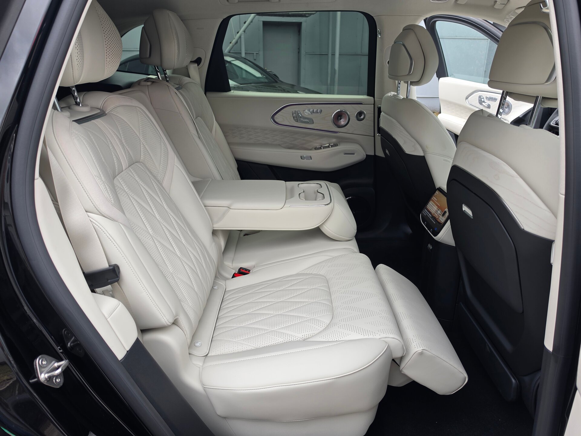 Автомобиль Zeekr 8X 70 kWh 2.0hyb AT (898 л.с.) 4WD - 20