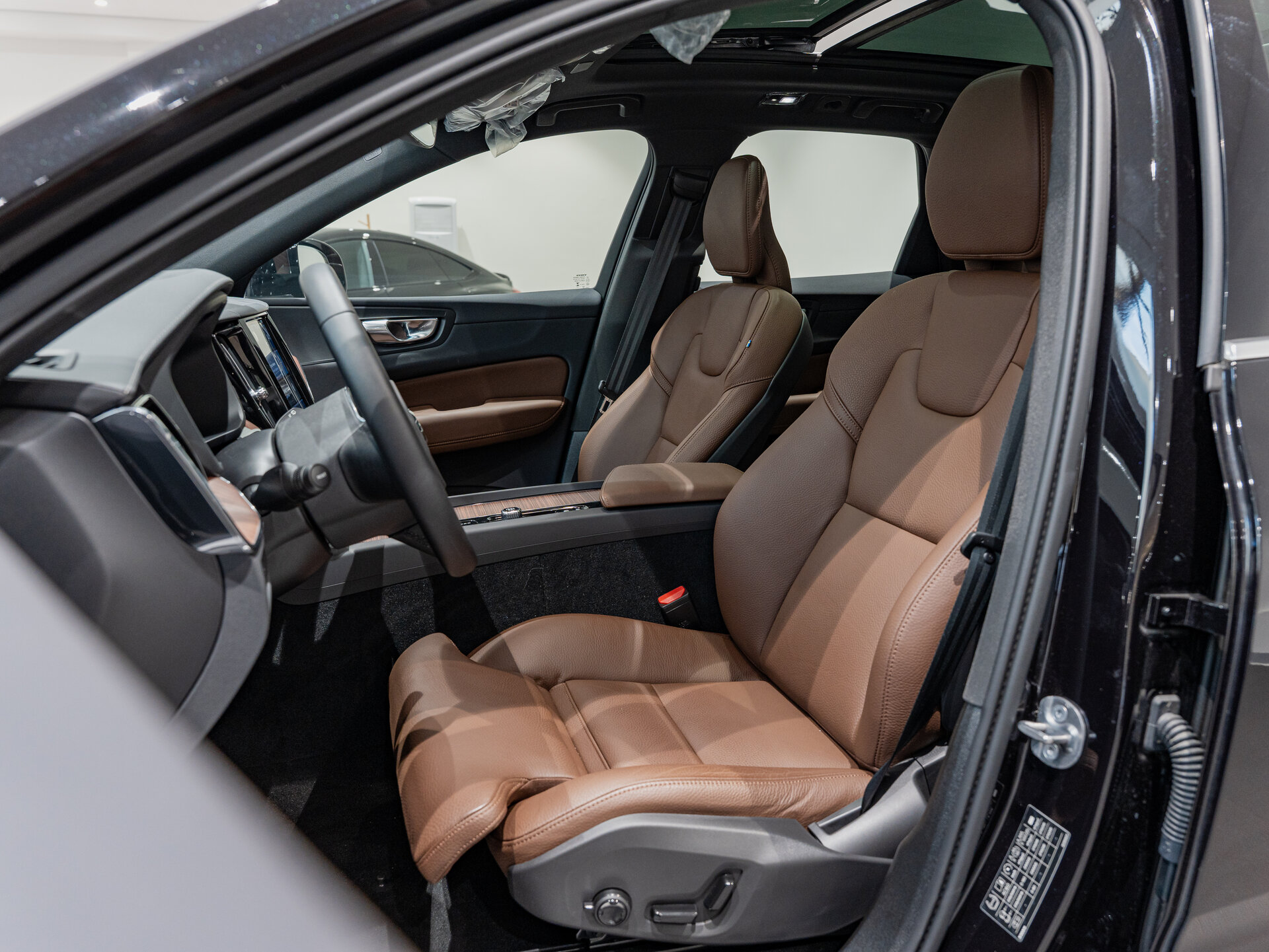 Автомобиль Volvo XC60 2.0 AT (250 л.с.) 4WD - 17
