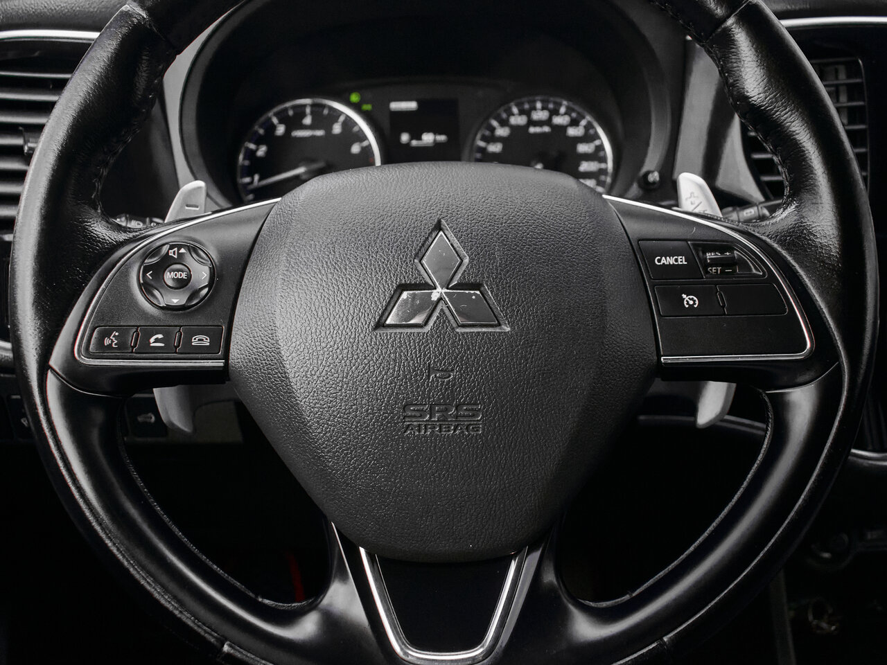 Купить Mitsubishi Outlander 2.4 CVT (167 л.с.) 4WD, 2015 в Екатеренбурге