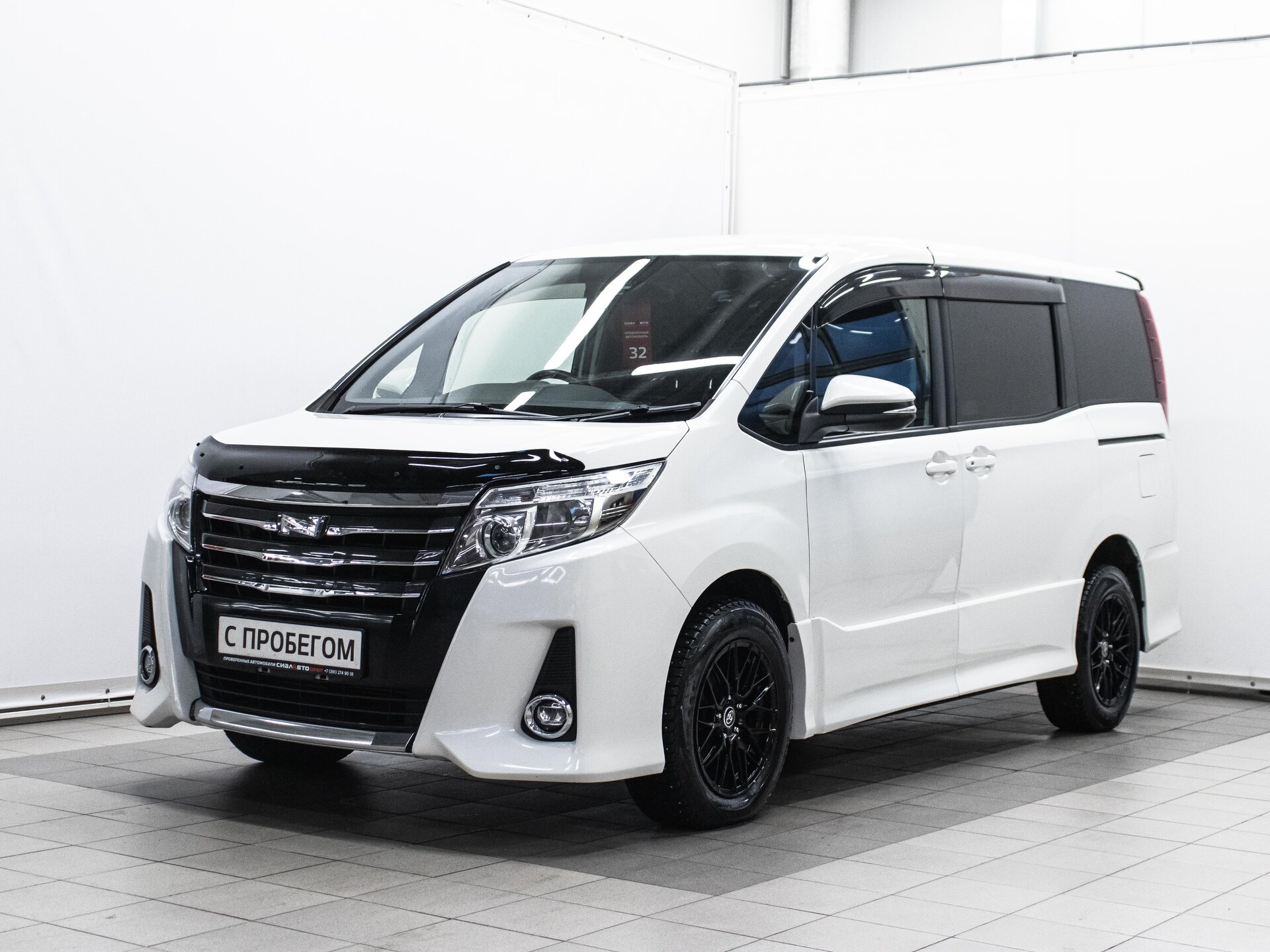 Toyota Noah 2017 1