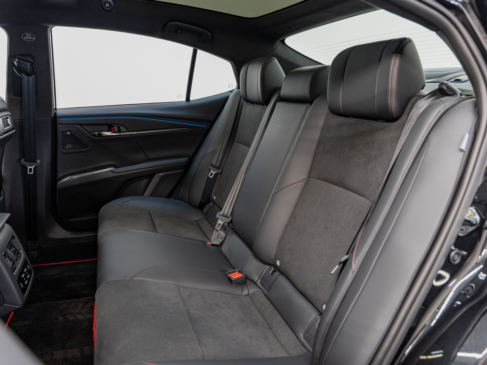 Автомобиль Toyota Camry 2.0hyb CVT (231 л.с.) - 19