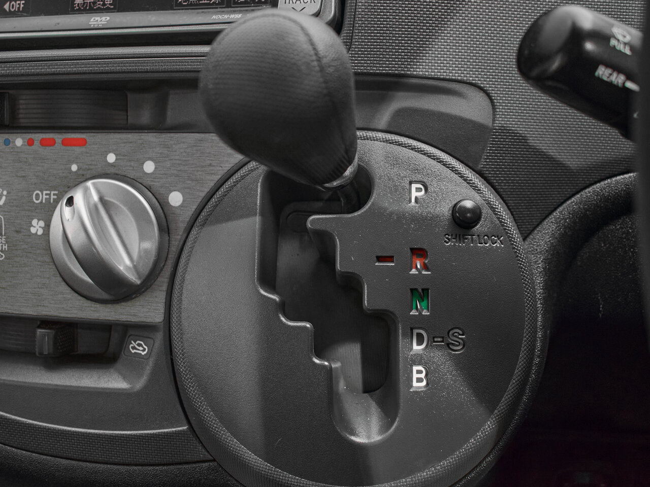 Купить Toyota Sienta 1.5 CVT (110 л.с.), 2012 в Екатеренбурге