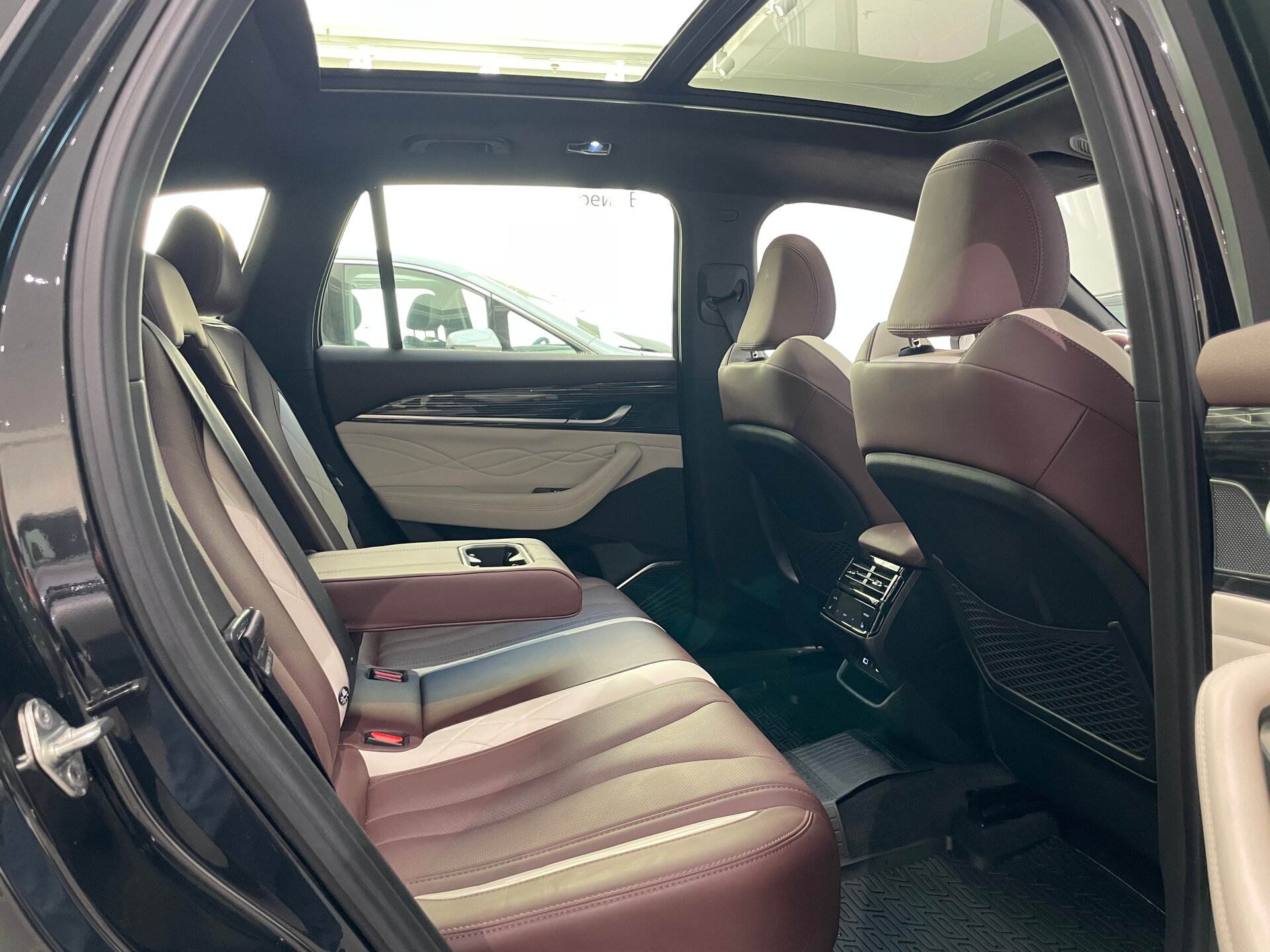 Автомобиль Geely Monjaro 2.0 AT (238 л.с.) 4WD - 10
