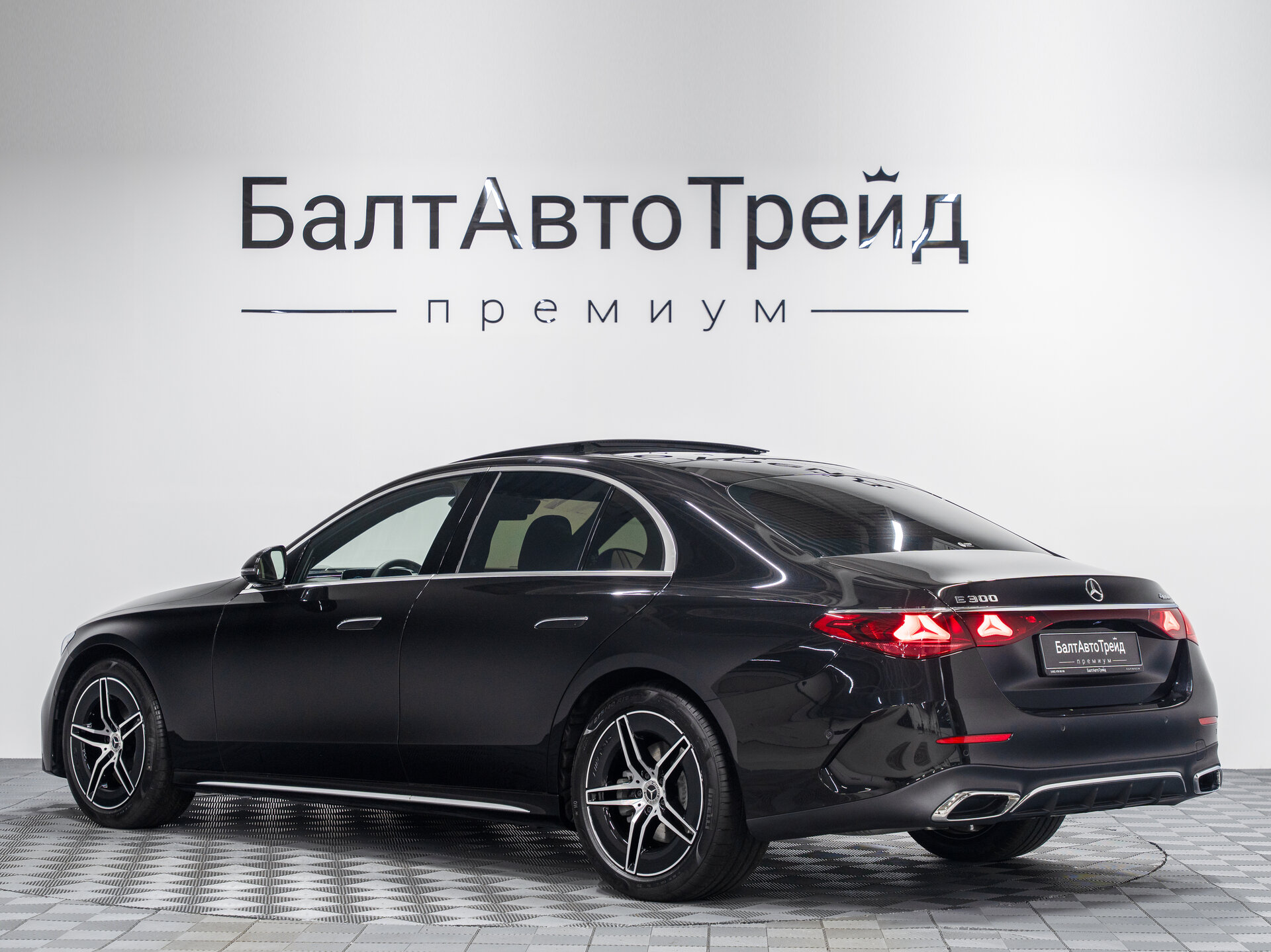 Автомобиль Mercedes-Benz E-Класс 300 2.0 AT (258 л.с.) 4WD - 9