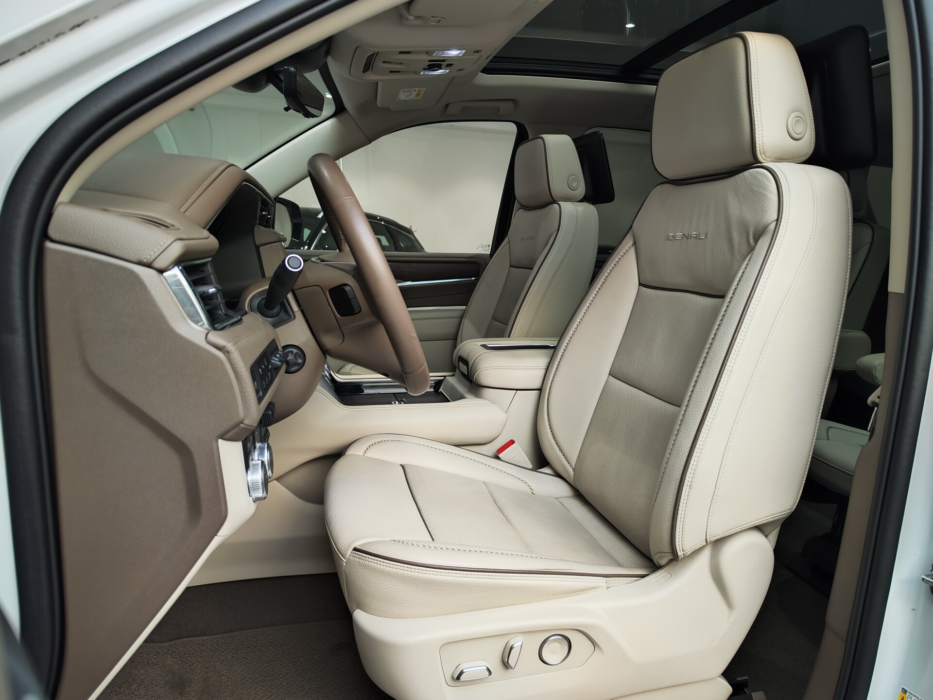 Автомобиль GMC Yukon 6.2 AT (426 л.с.) 4WD - 8