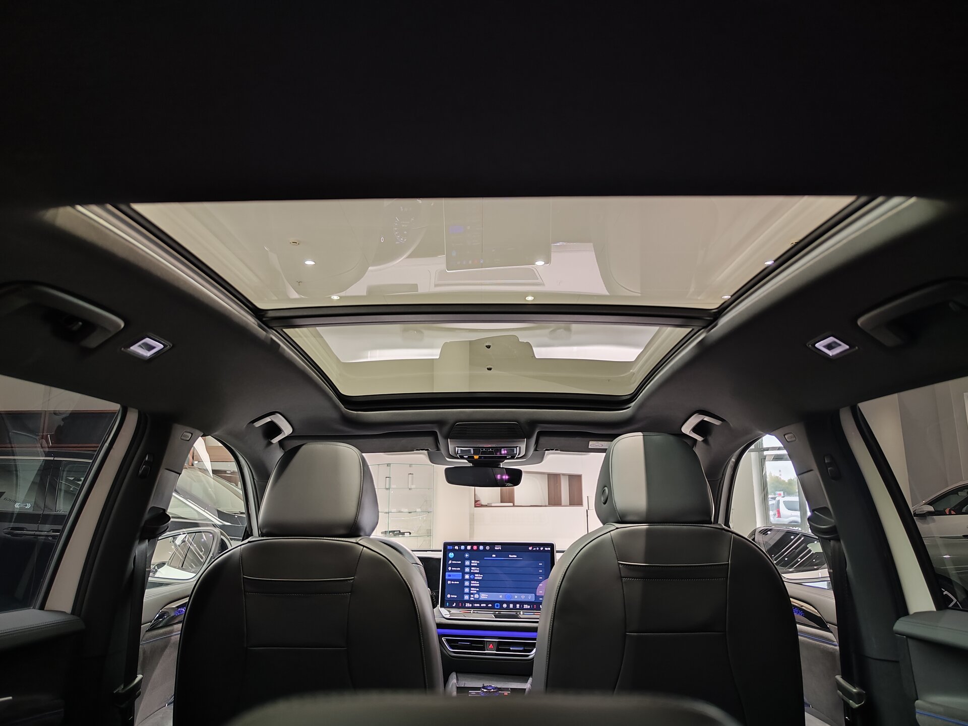 Автомобиль Volkswagen Tiguan L Pro 2.0 AMT (220 л.с.) 4WD - 11