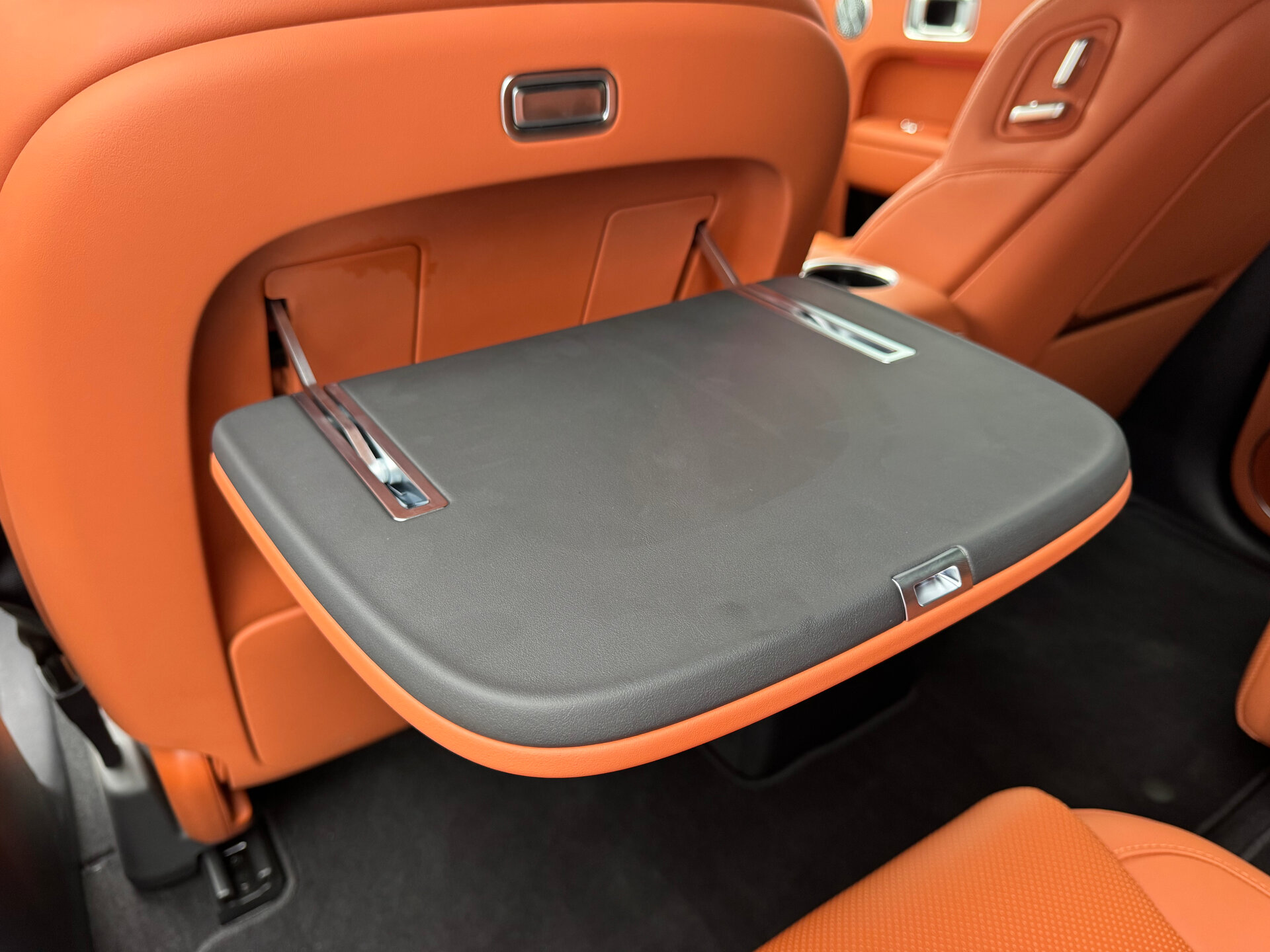 Автомобиль LiXiang L9 52.3 kWh 1.5hyb AT (449 л.с.) 4WD - 13