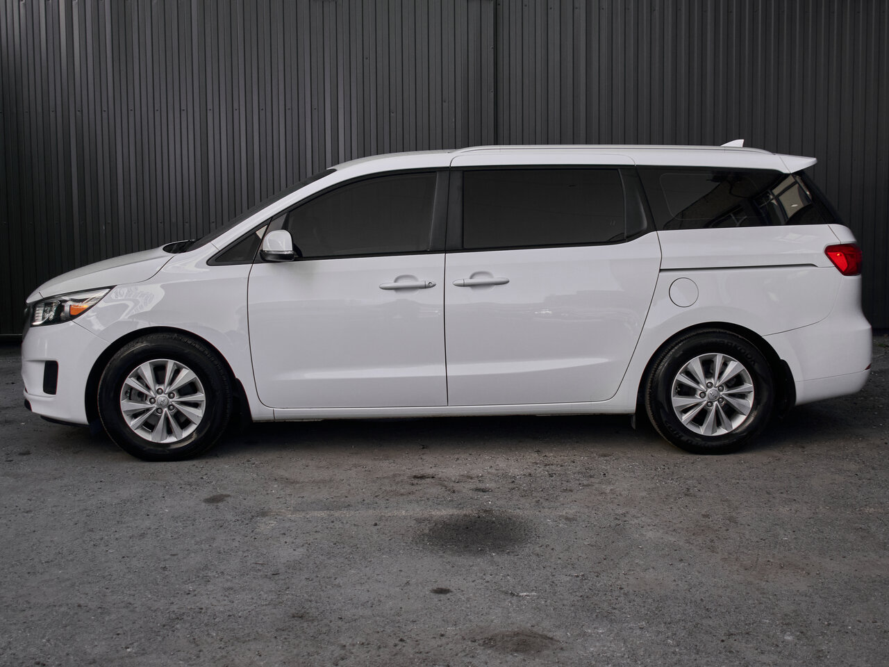Купить Kia Sedona 3.3 AT (276 л.с.), 2015 в Екатеренбурге