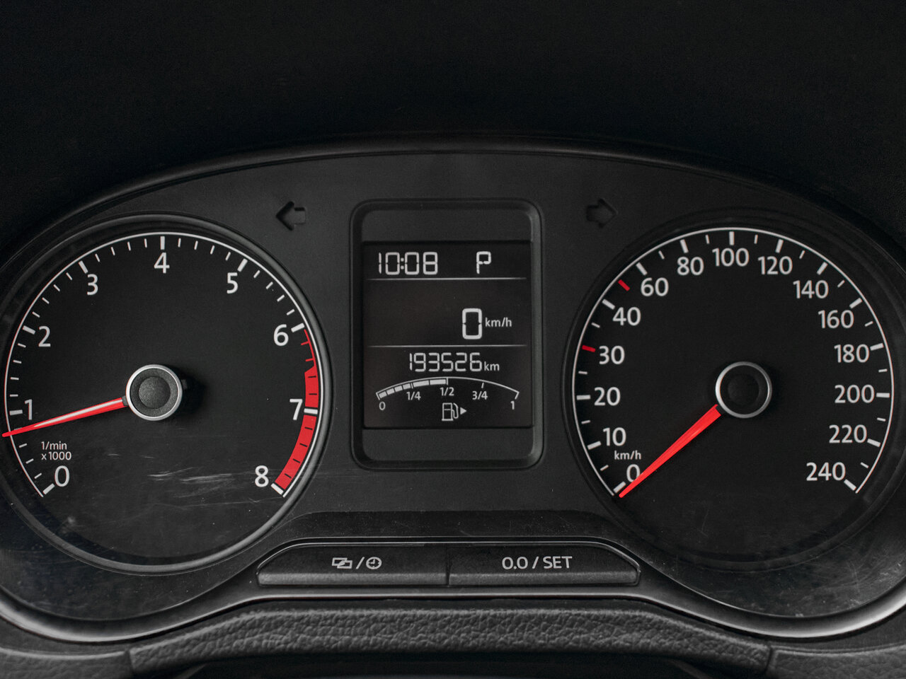 Купить Volkswagen Polo 1.6 AT (110 л.с.), 2016 в Екатеренбурге