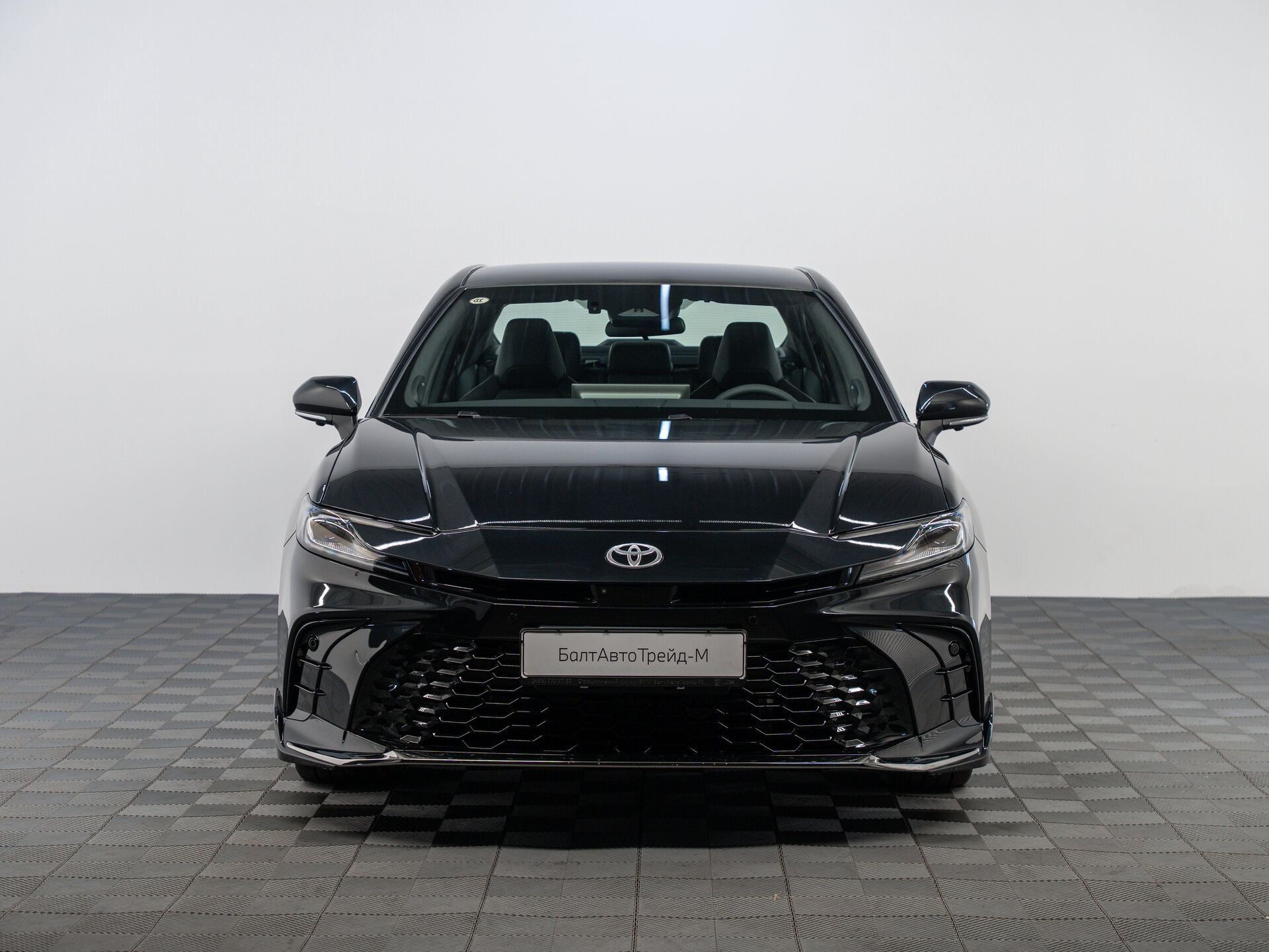 Автомобиль Toyota Camry 2.0hyb CVT (231 л.с.) - 2