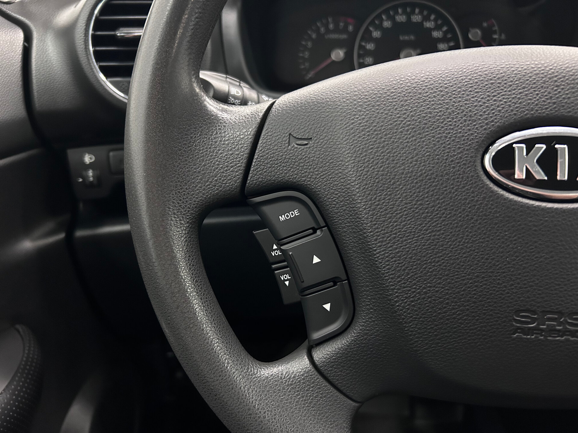 Kia Carens 2011 21