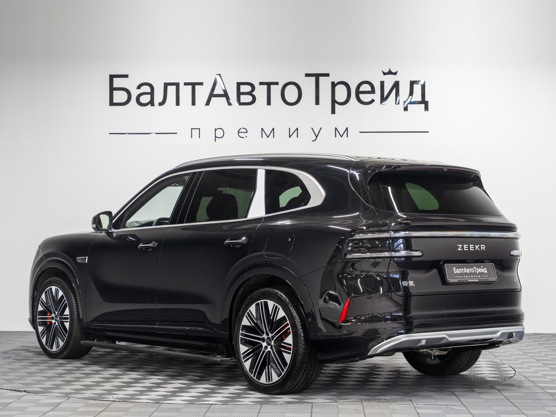 Автомобиль Zeekr 8X 70 kWh 2.0hyb AT (898 л.с.) 4WD - 10
