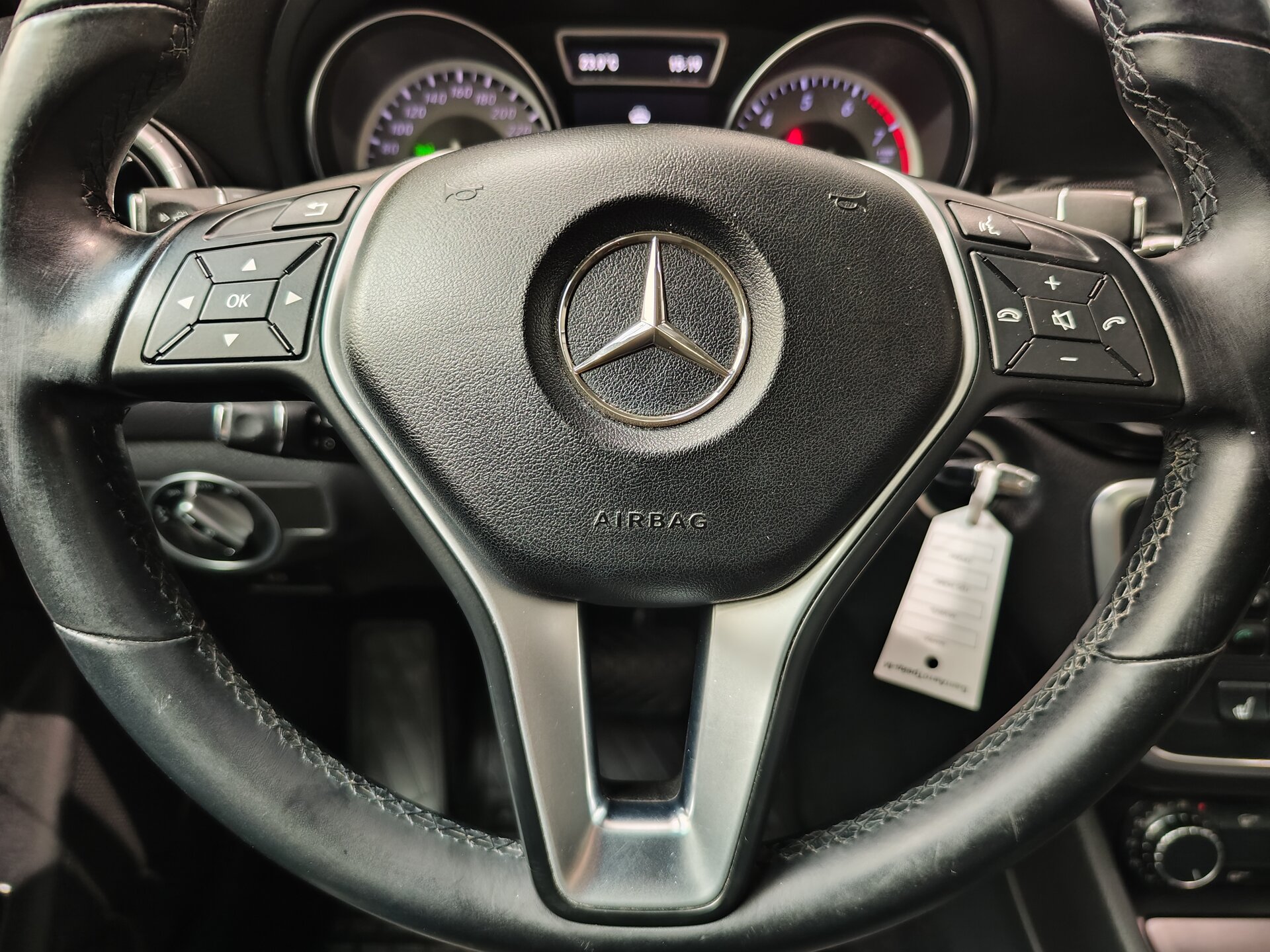 Автомобиль Mercedes-Benz CLA 200 1.6 AMT (156 л.с.) - 18