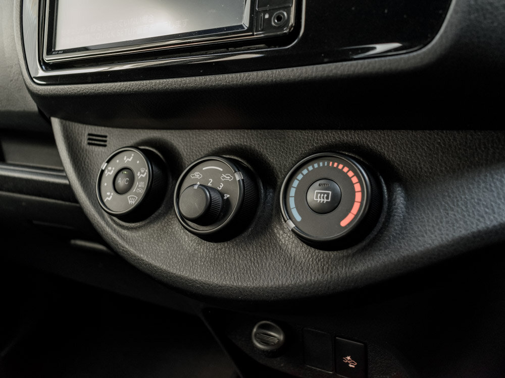 Купить Toyota Vitz 1.0 CVT (69 л.с.), 2019 в Екатеренбурге