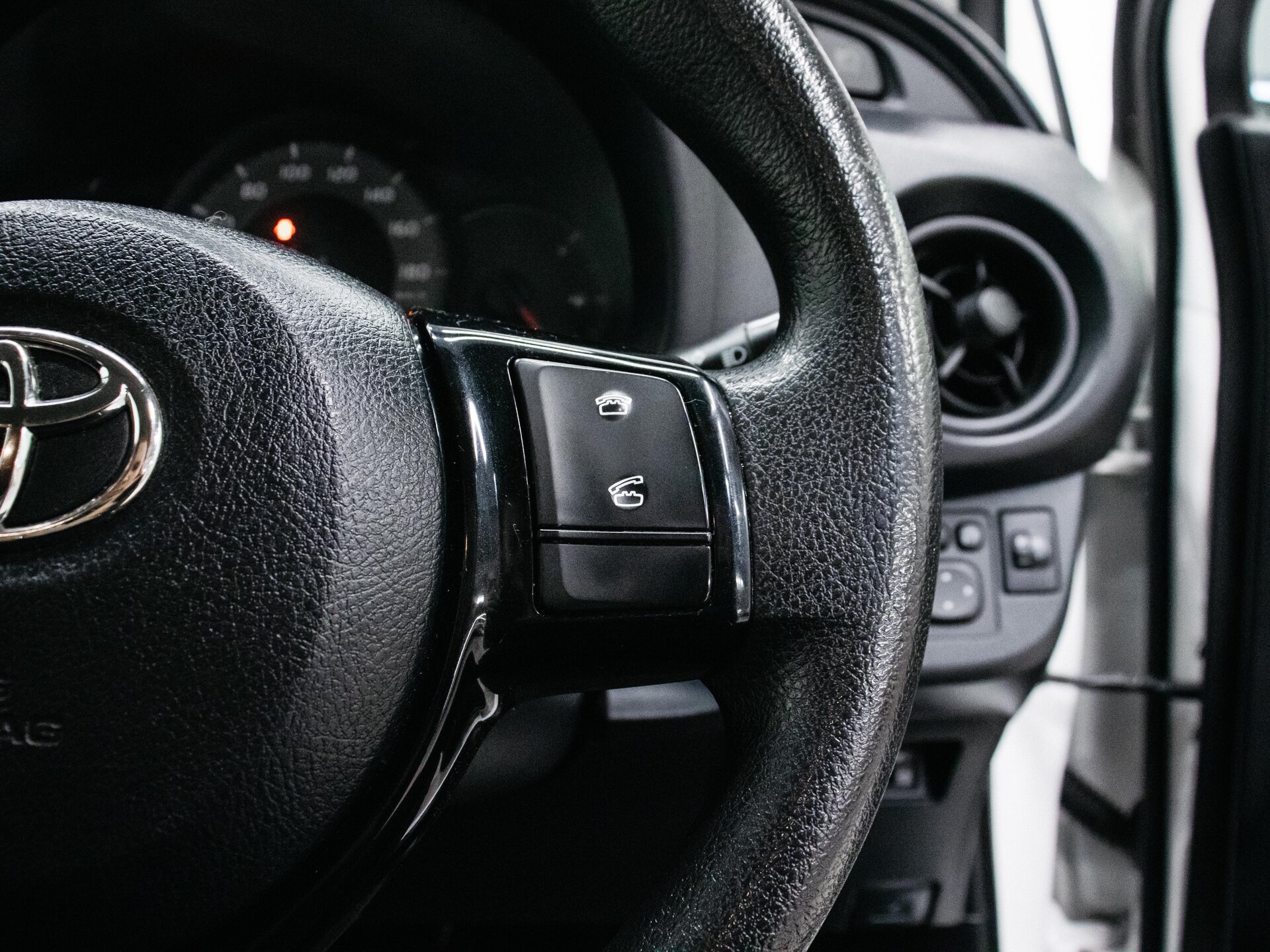 Toyota Vitz 2019 21