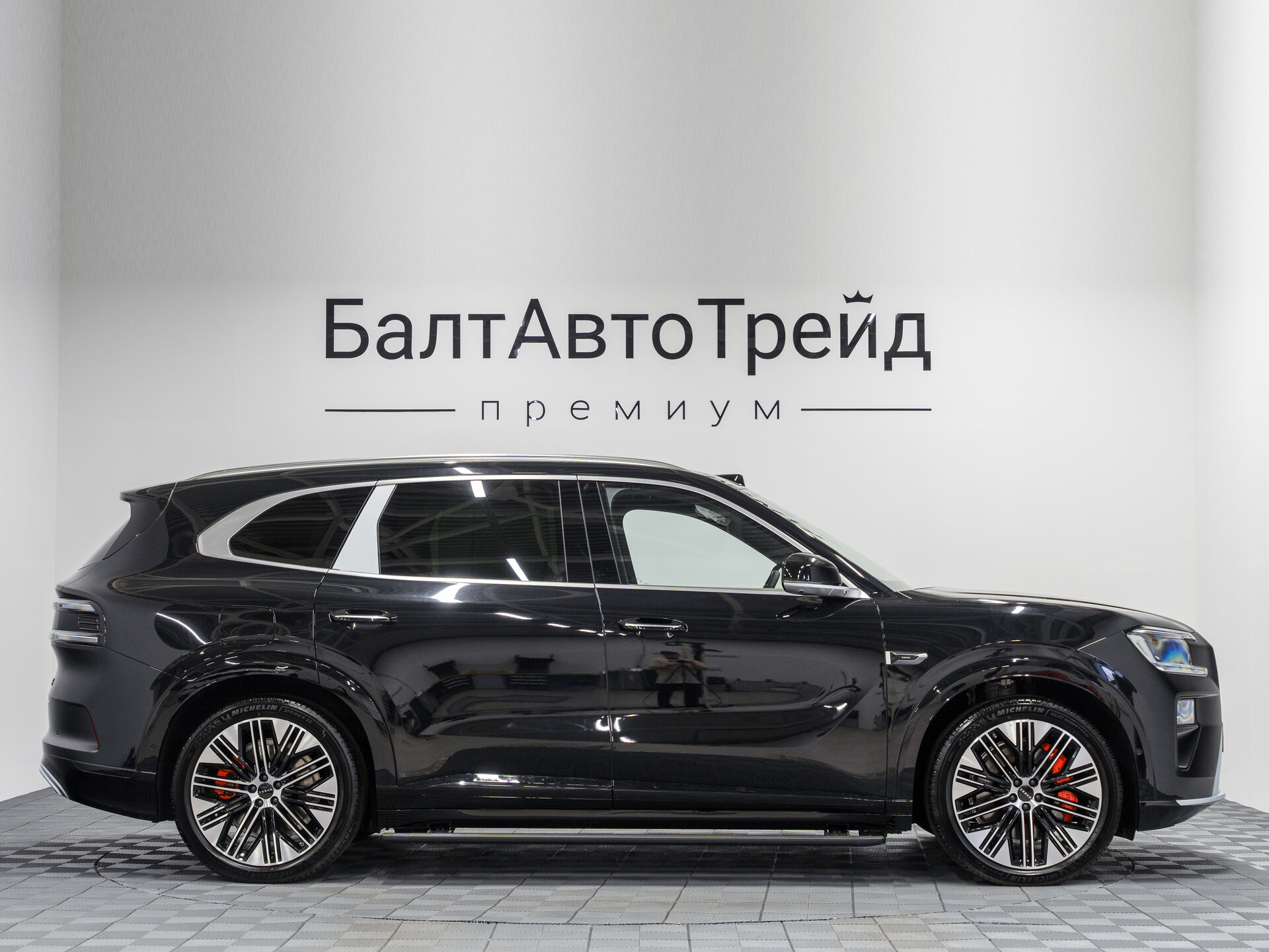 Автомобиль Zeekr 8X 70 kWh 2.0hyb AT (898 л.с.) 4WD - 6