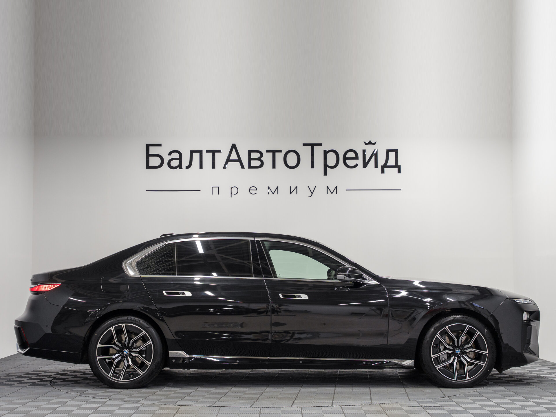 Автомобиль BMW 7 серии 740i xDrive 3.0 AT (380 л.с.) 4WD - 7