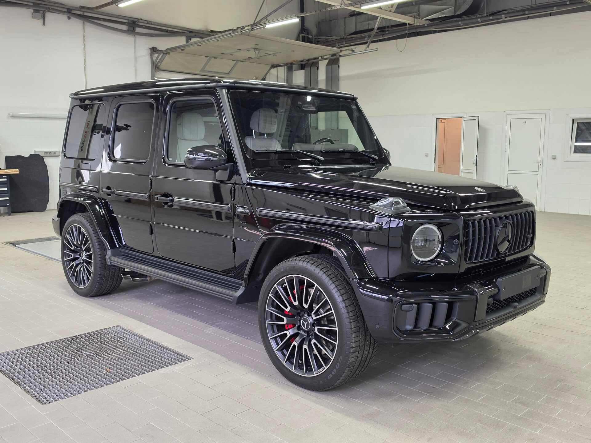 Автомобиль Mercedes-Benz G-Класс AMG 63 AMG 4.0 AT (585 л.с.) 4WD - 10