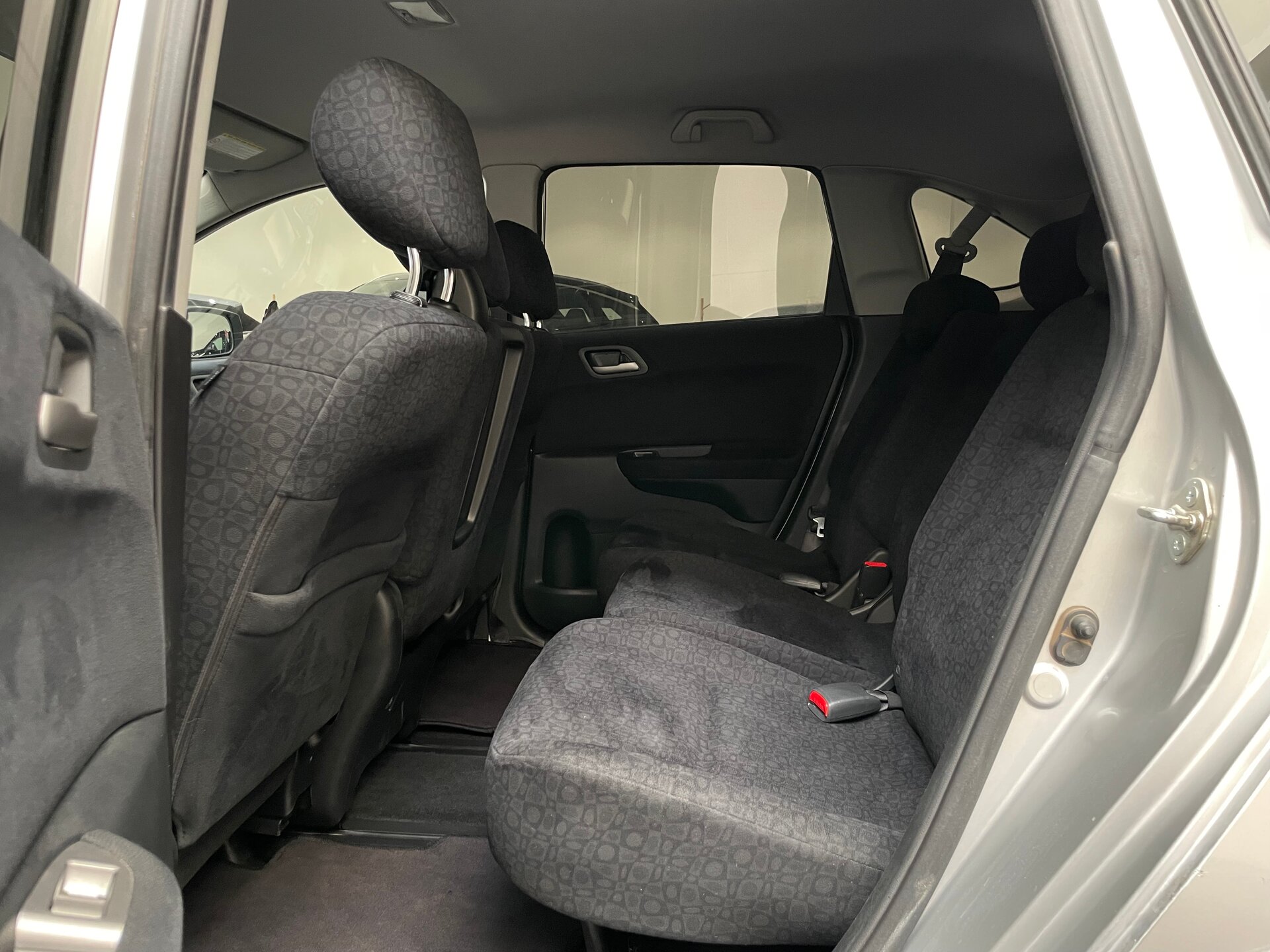 Автомобиль Honda FR-V 2.0 MT (150 л.с.) - 9