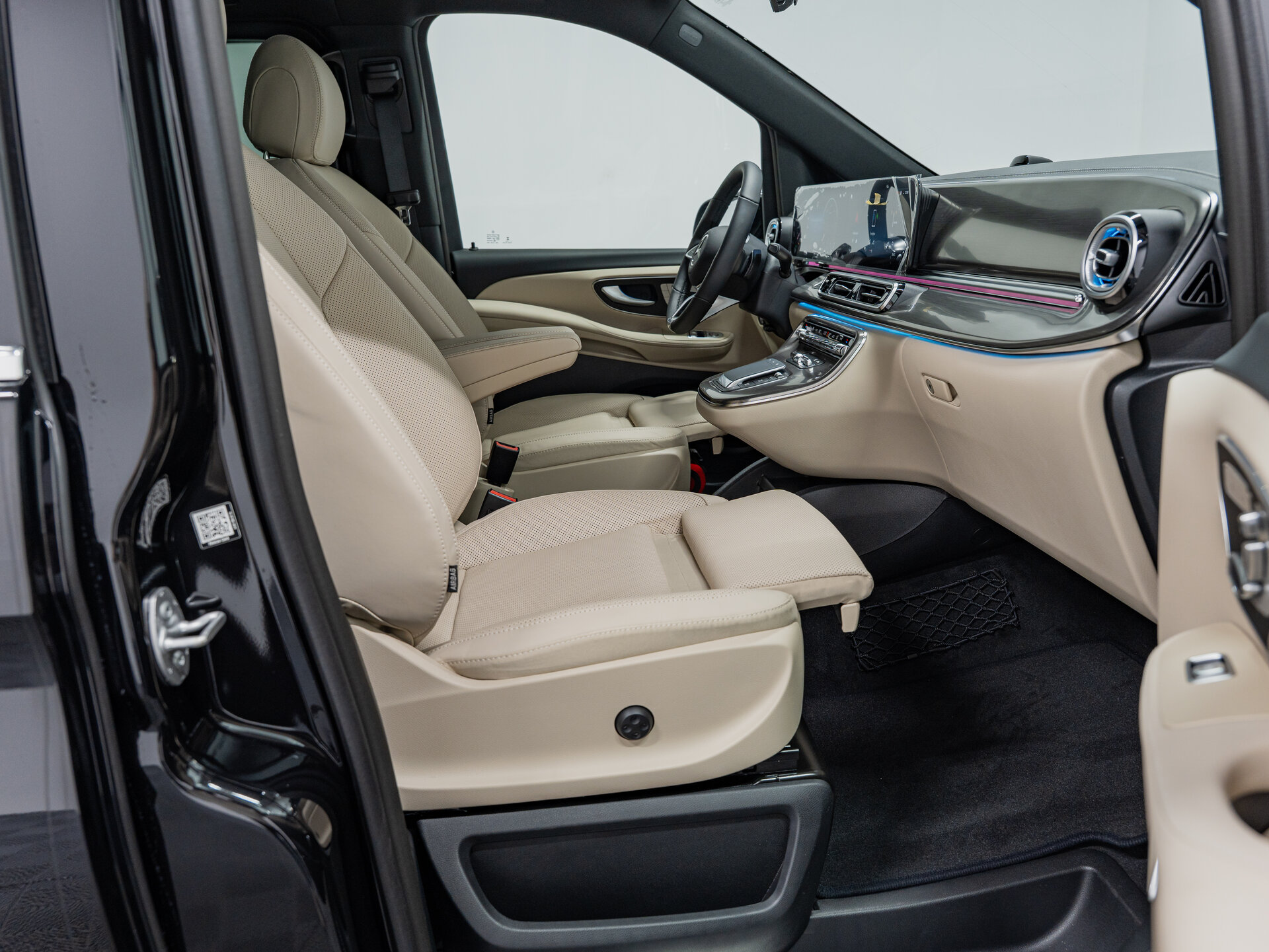Автомобиль Mercedes-Benz V-Класс 300 d экстра длинный 2.0d AT (237 л.с.) 4WD - 13
