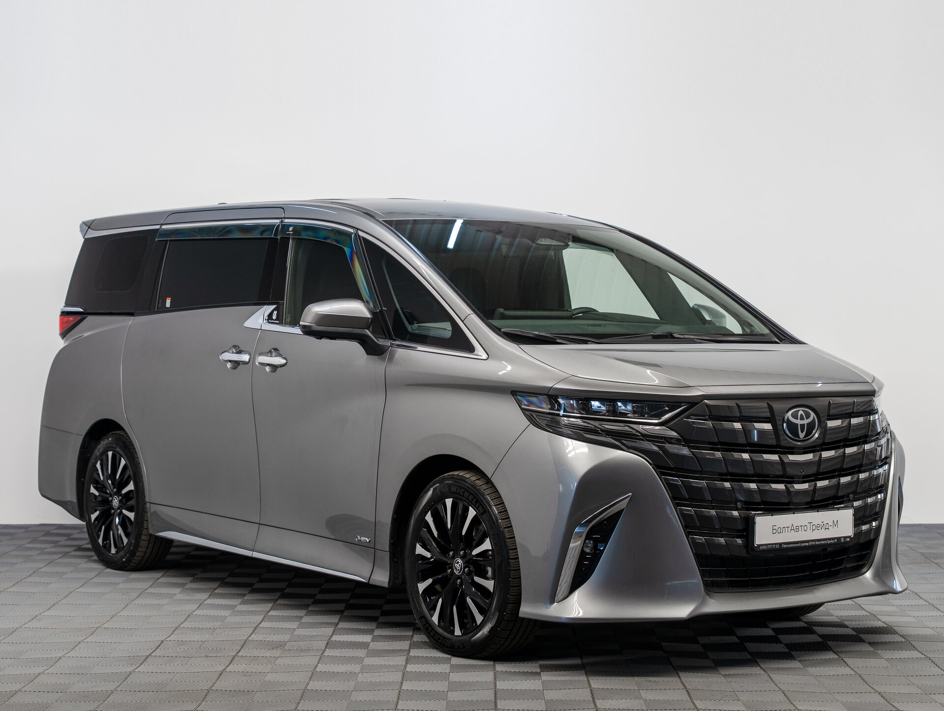 Автомобиль Toyota Alphard 2.5hyb CVT (190 л.с.) 4WD - 3