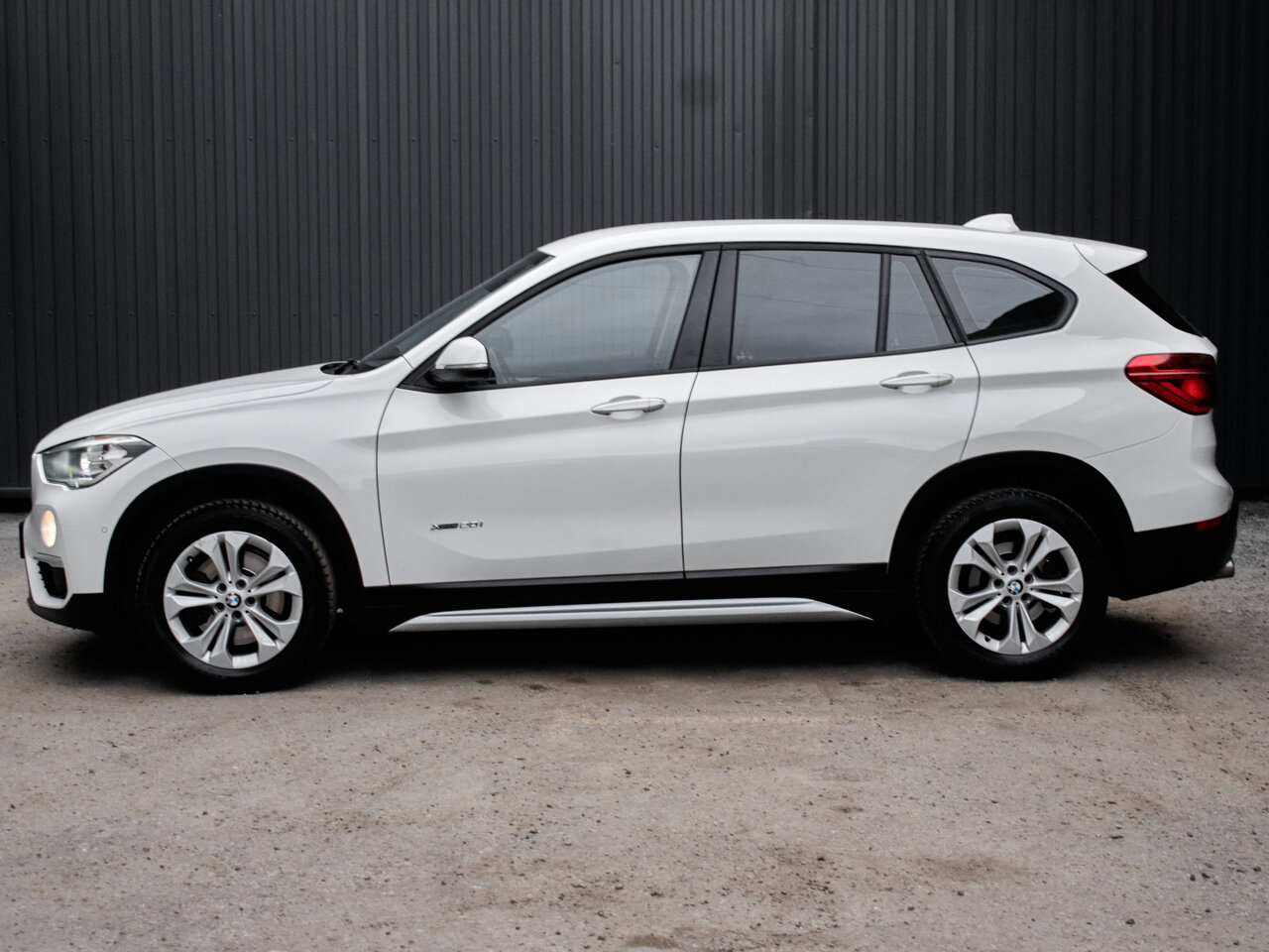 Купить BMW X1 20i xDrive 2.0 AT (192 л.с.) 4WD, 2016 в Екатеренбурге