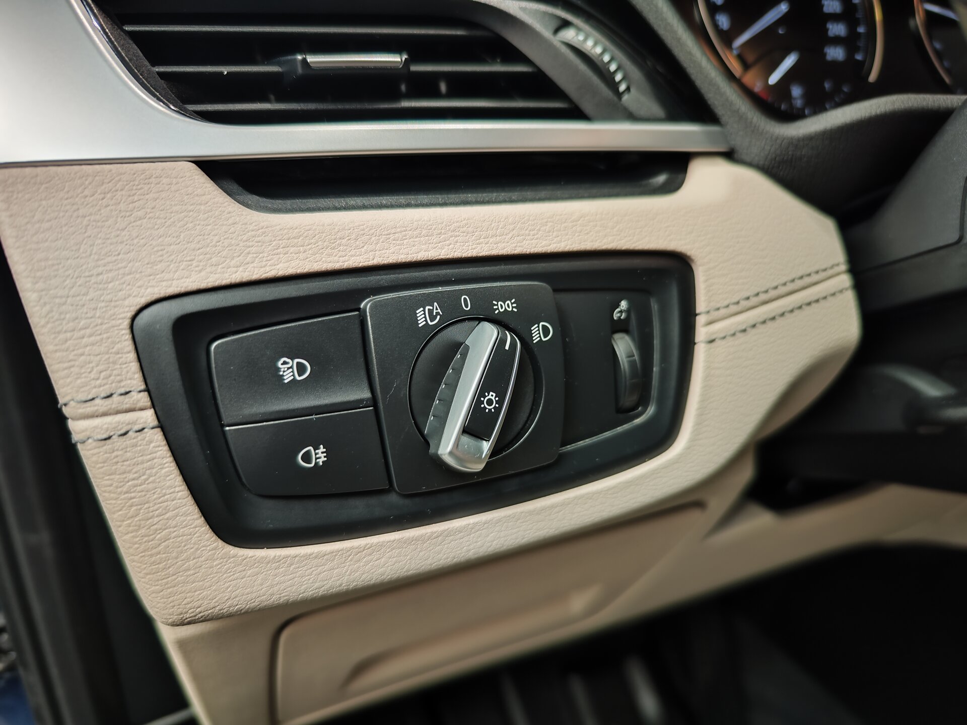 Автомобиль BMW X2 sDrive18i 1.5 AMT (140 л.с.) - 20