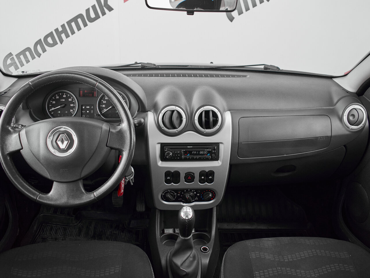 Купить Renault Sandero Stepway 1.6 MT (84 л.с.), 2012 в Екатеренбурге
