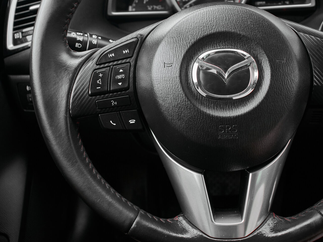 Купить Mazda 3 1.6 AT (104 л.с.), 2014 в Екатеренбурге
