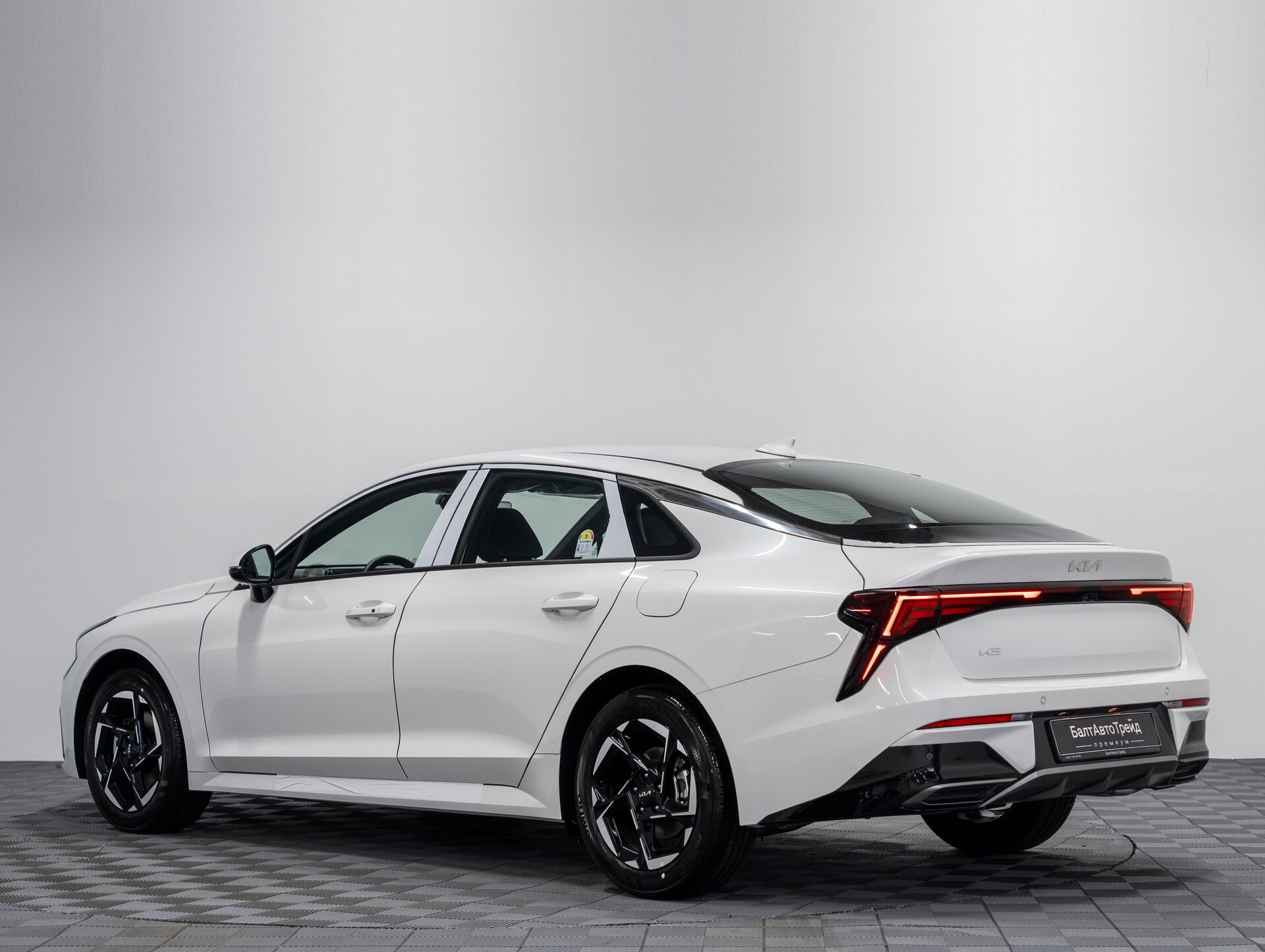 Автомобиль Kia K5 2.0 AT (160 л.с.) - 9