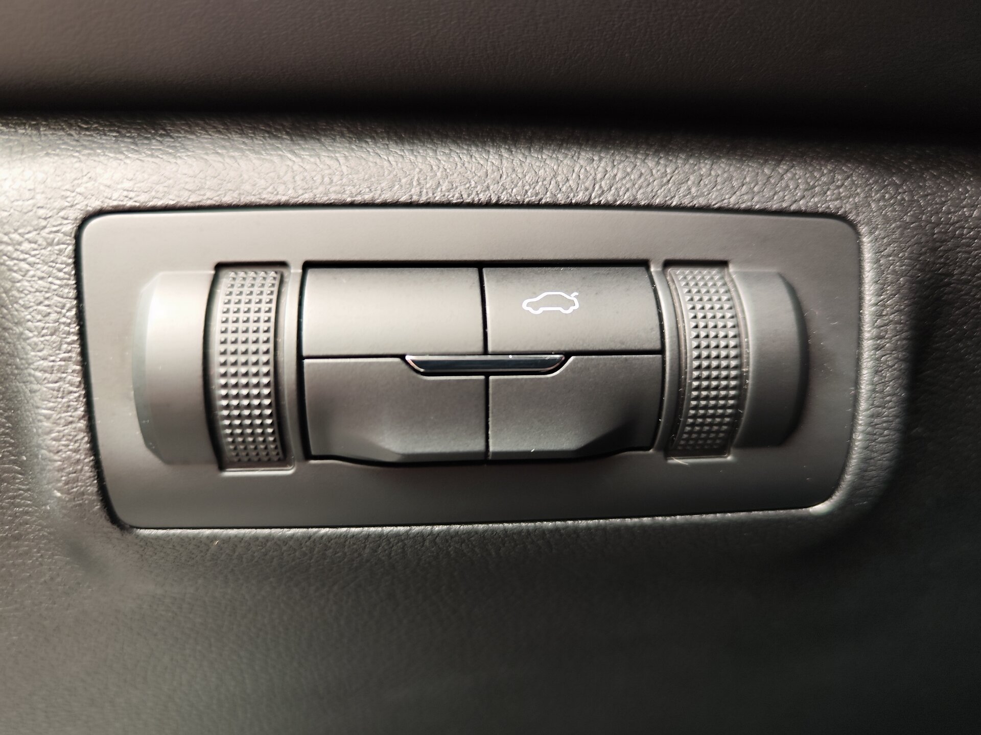 Автомобиль EXEED LX 1.5 CVT (147 л.с.) - 18