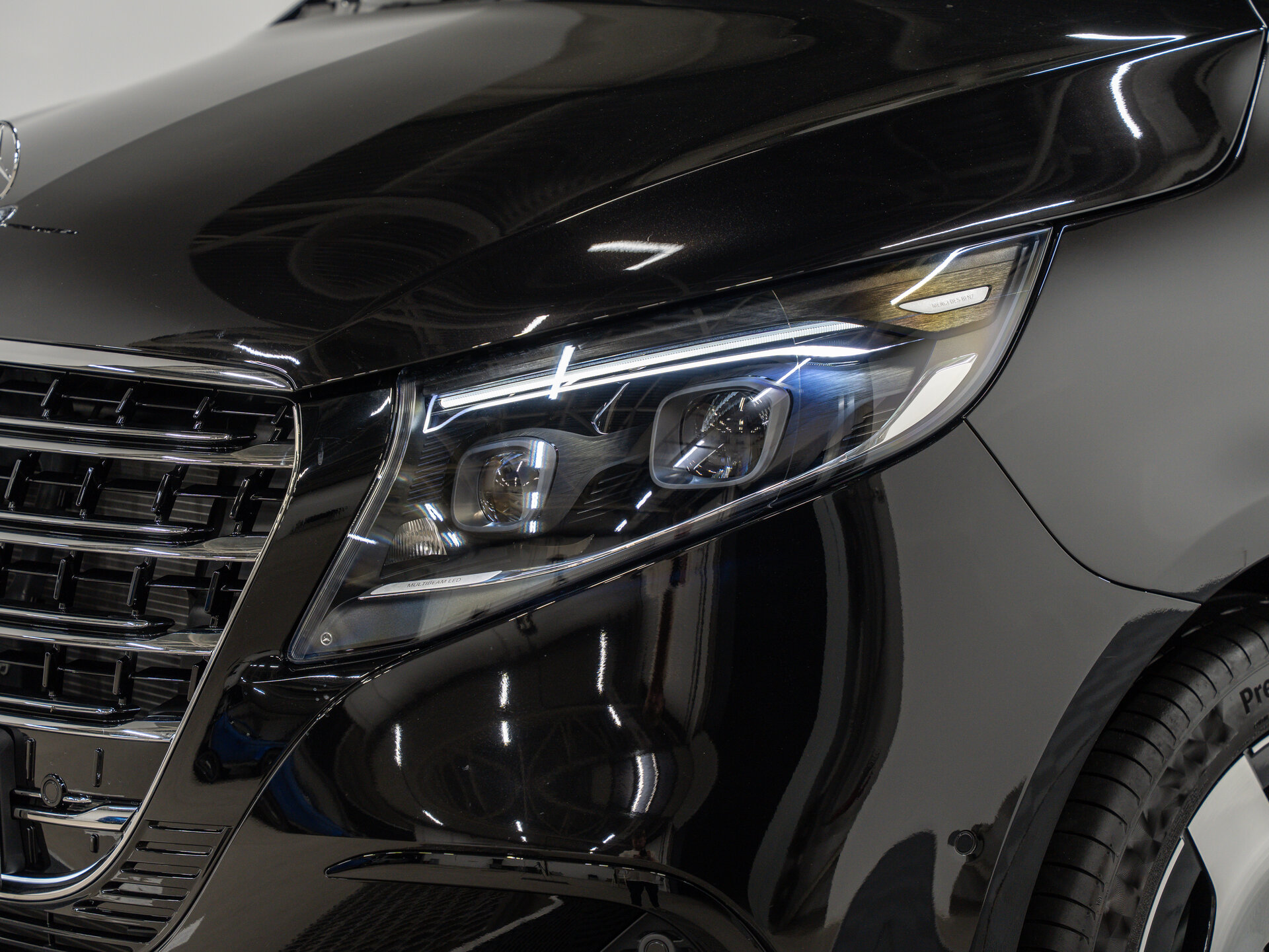 Автомобиль Mercedes-Benz V-Класс 300 d экстра длинный 2.0d AT (237 л.с.) 4WD - 2