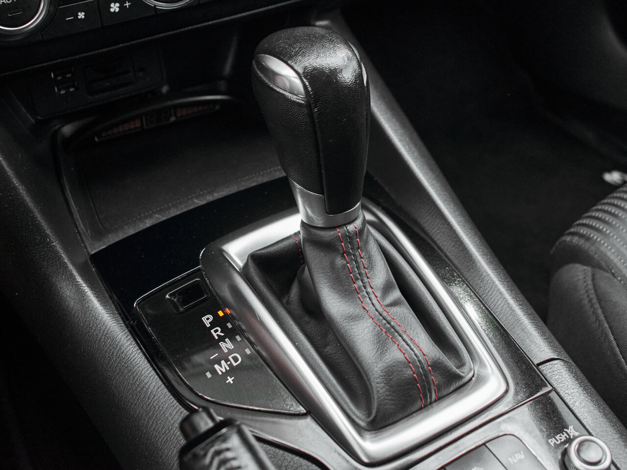 Купить Mazda 3 1.6 AT (104 л.с.), 2014 в Екатеренбурге