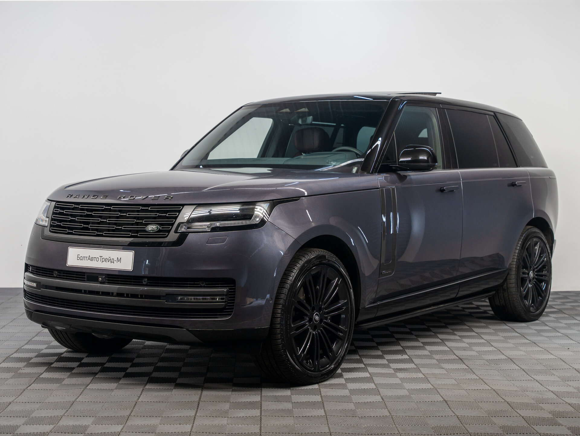 Автомобиль Land Rover Range Rover P530 MHEV Long 4.4 AT (530 л.с.) 4WD - 1