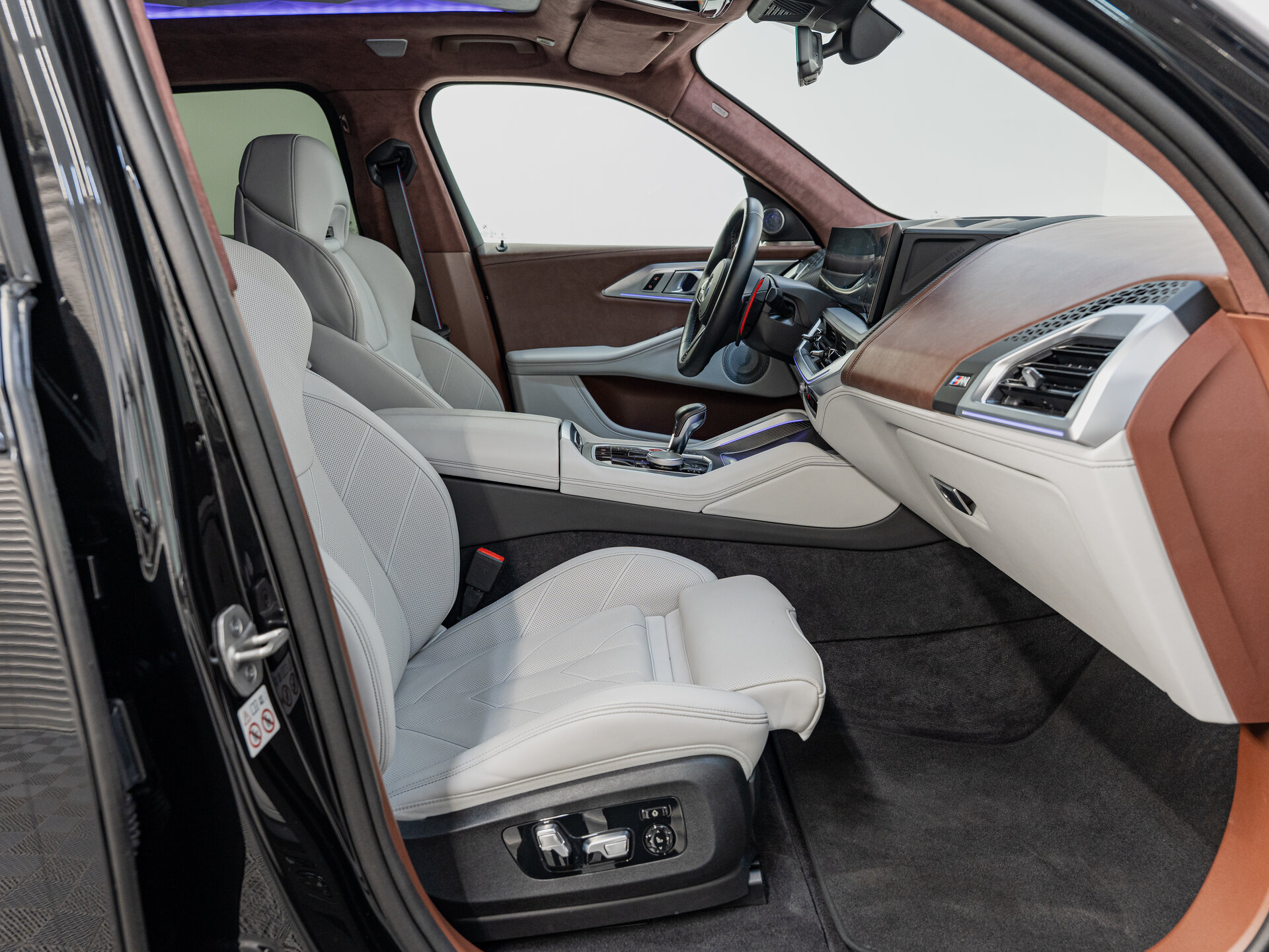 Автомобиль BMW XM 4.4hyb AT (653 л.с.) 4WD - 10