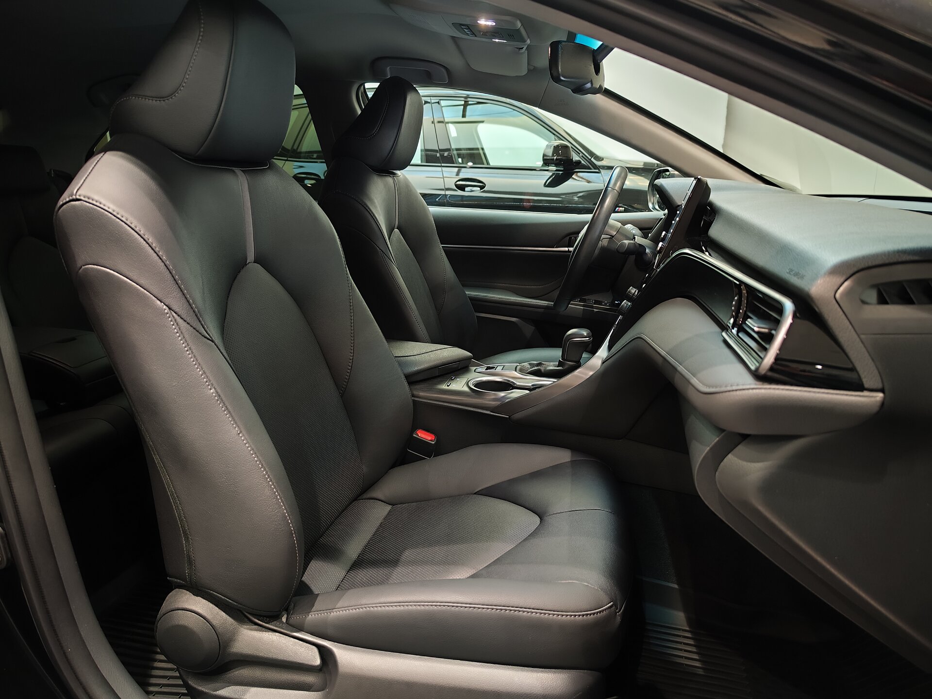 Автомобиль Toyota Camry 2.5 AT (200 л.с.) - 11