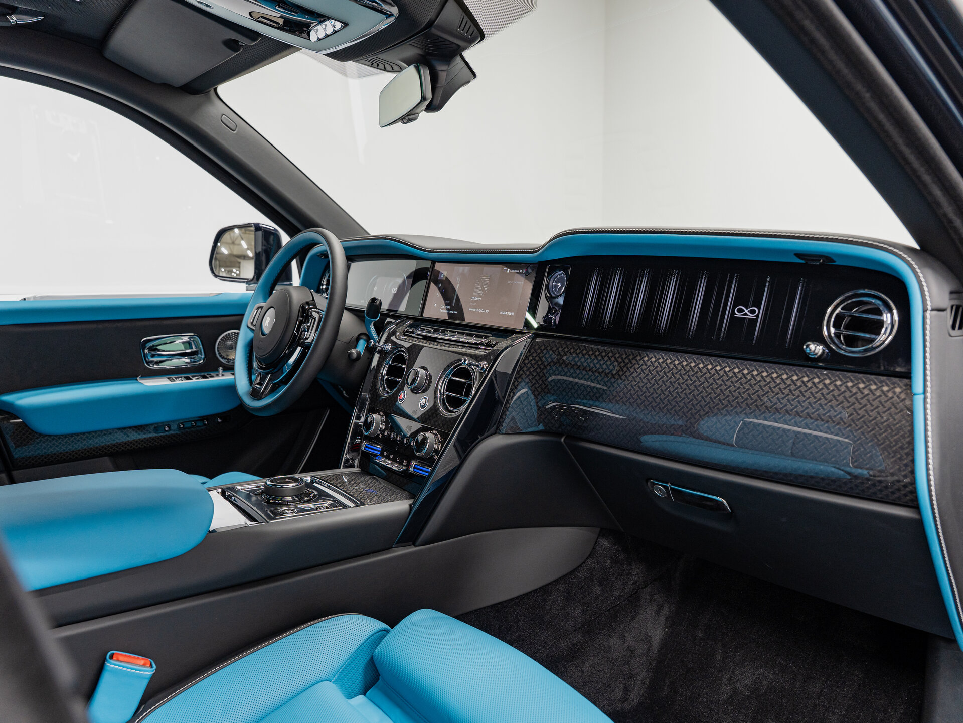 Автомобиль Rolls-Royce Cullinan Black Badge 6.8 AT (600 л.с.) 4WD - 15