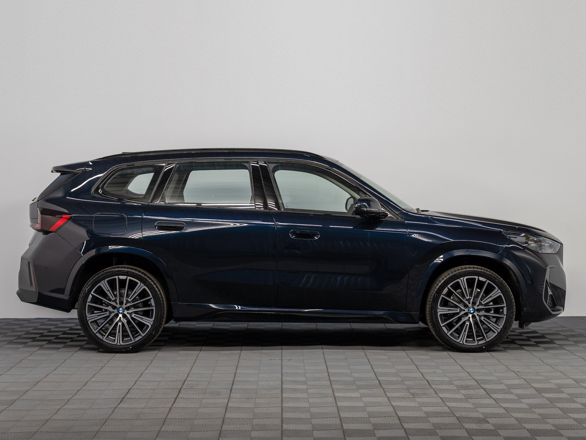 Автомобиль BMW X1 25Li xDrive 2.0 AMT (204 л.с.) 4WD - 7