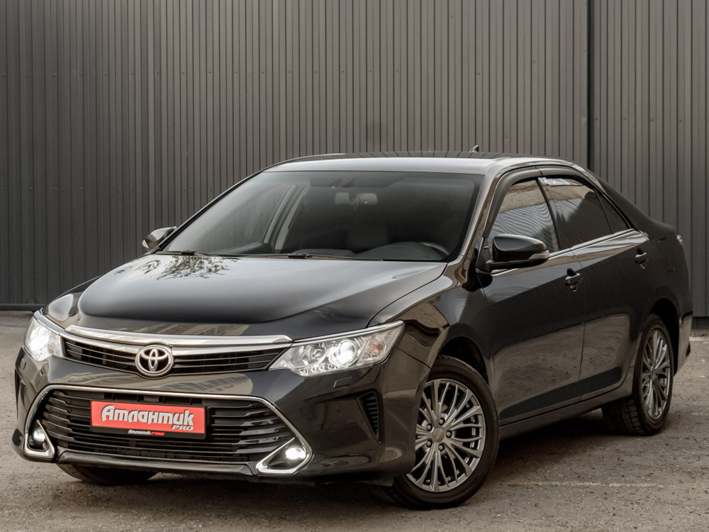Купить Toyota Camry 2.5 AT (181 л.с.), 2017 в Екатеренбурге